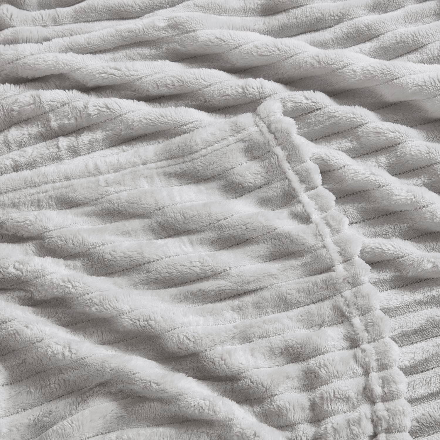 Nestl – Manta de forro polar de felpa cortada, tamaño manta, ligera y súper suave, mullida, para cama , lavable a máquina, 50×60 pulgadas, color