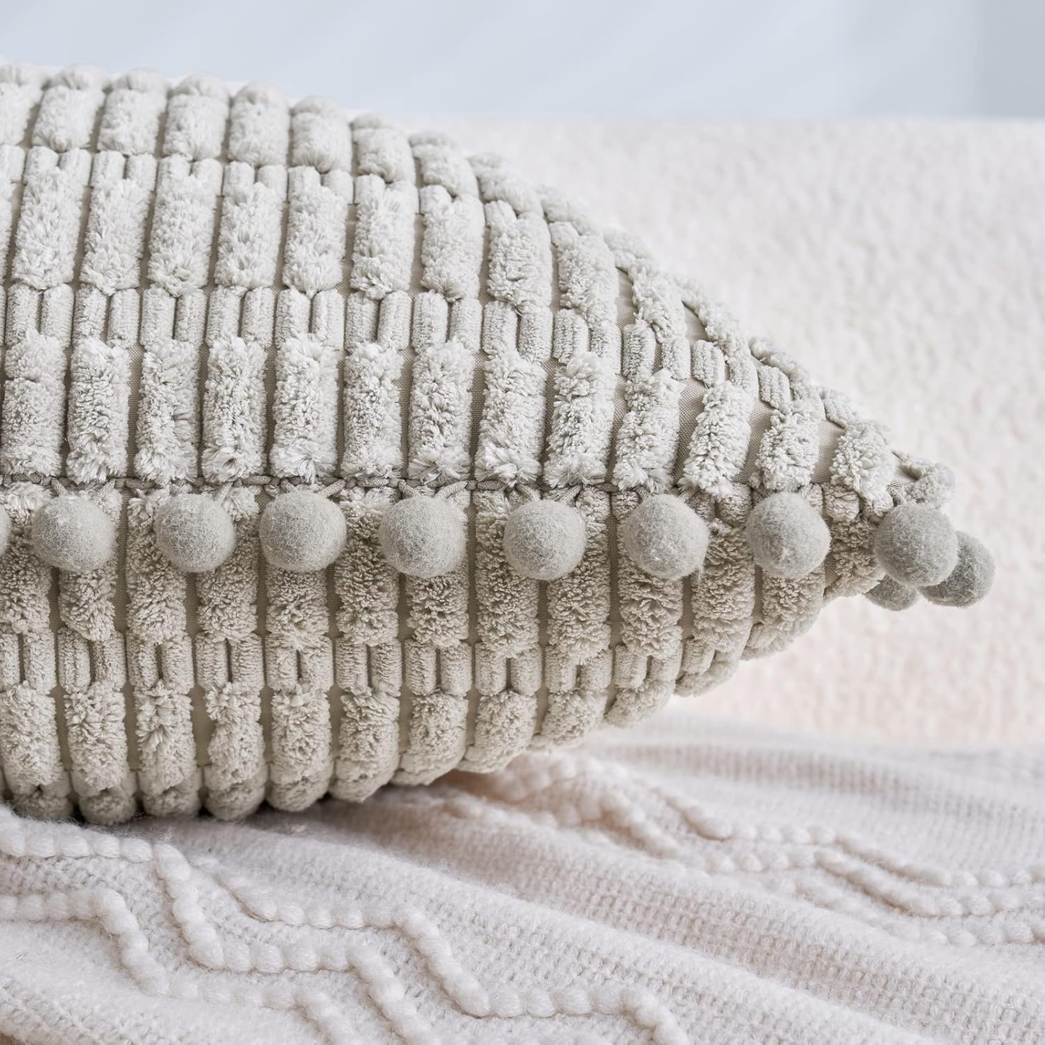 EMEMA Juego de 2 fundas de almohada decorativas de pana de 18 x 18 pulgadas con pompones de rayas bohemias suaves y modernas para decoración del