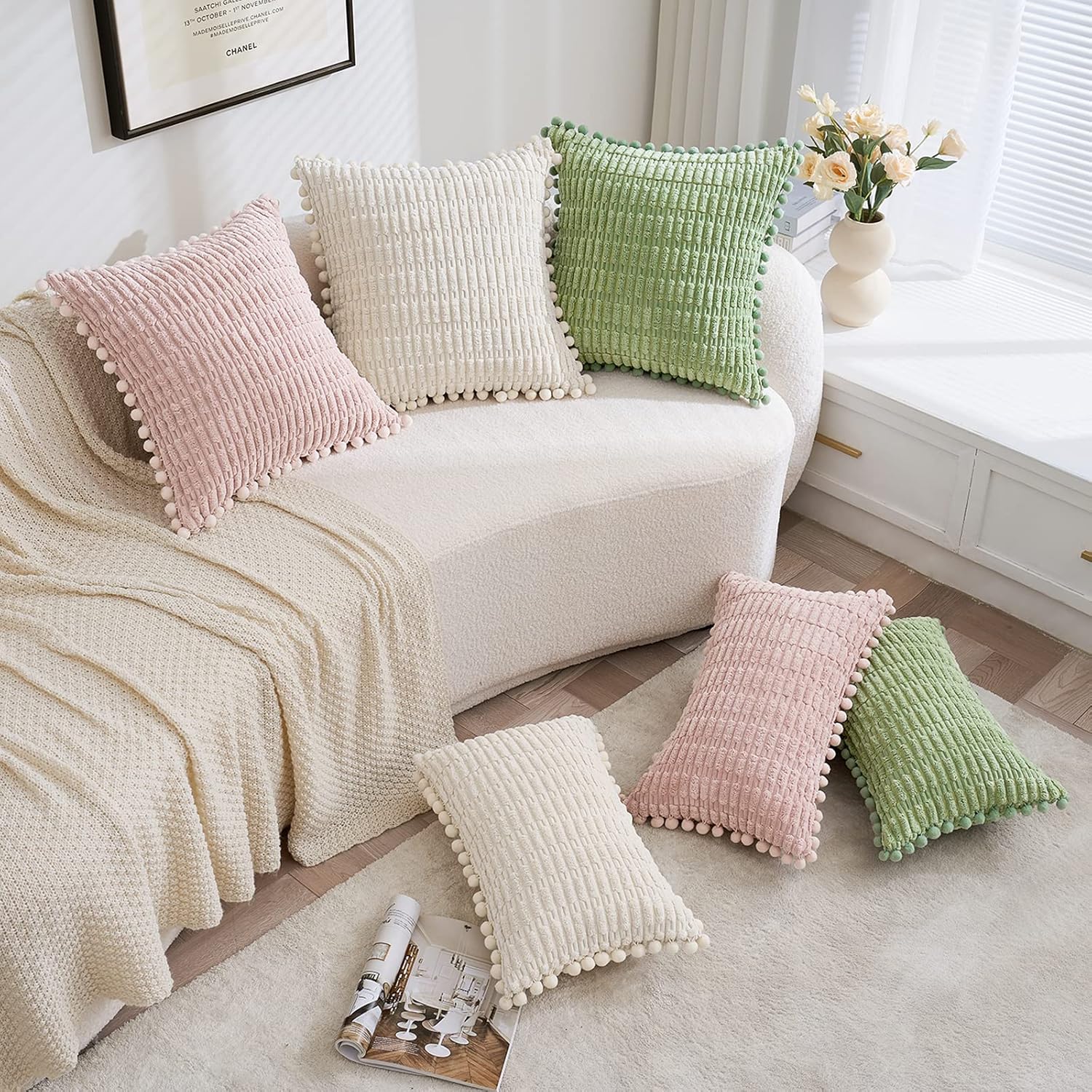 EMEMA Juego de 2 fundas de almohada decorativas de pana blanca crema de Navidad de 16 x 16 pulgadas, con pompones de rayas bohemias, suaves y