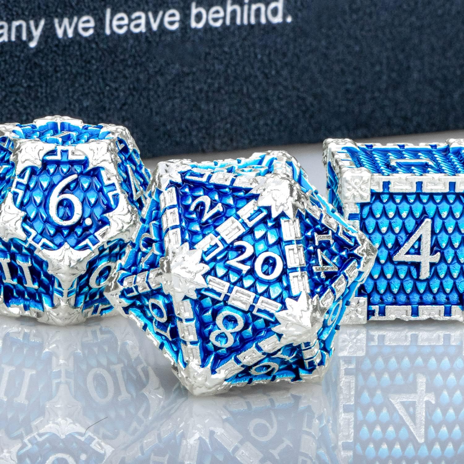 ARUOHHA DND – Juego de dados de metal con caja de regalo, juego de rol a escala de dragón azul, juego de dados poliédricos de 6 caras para D&D de