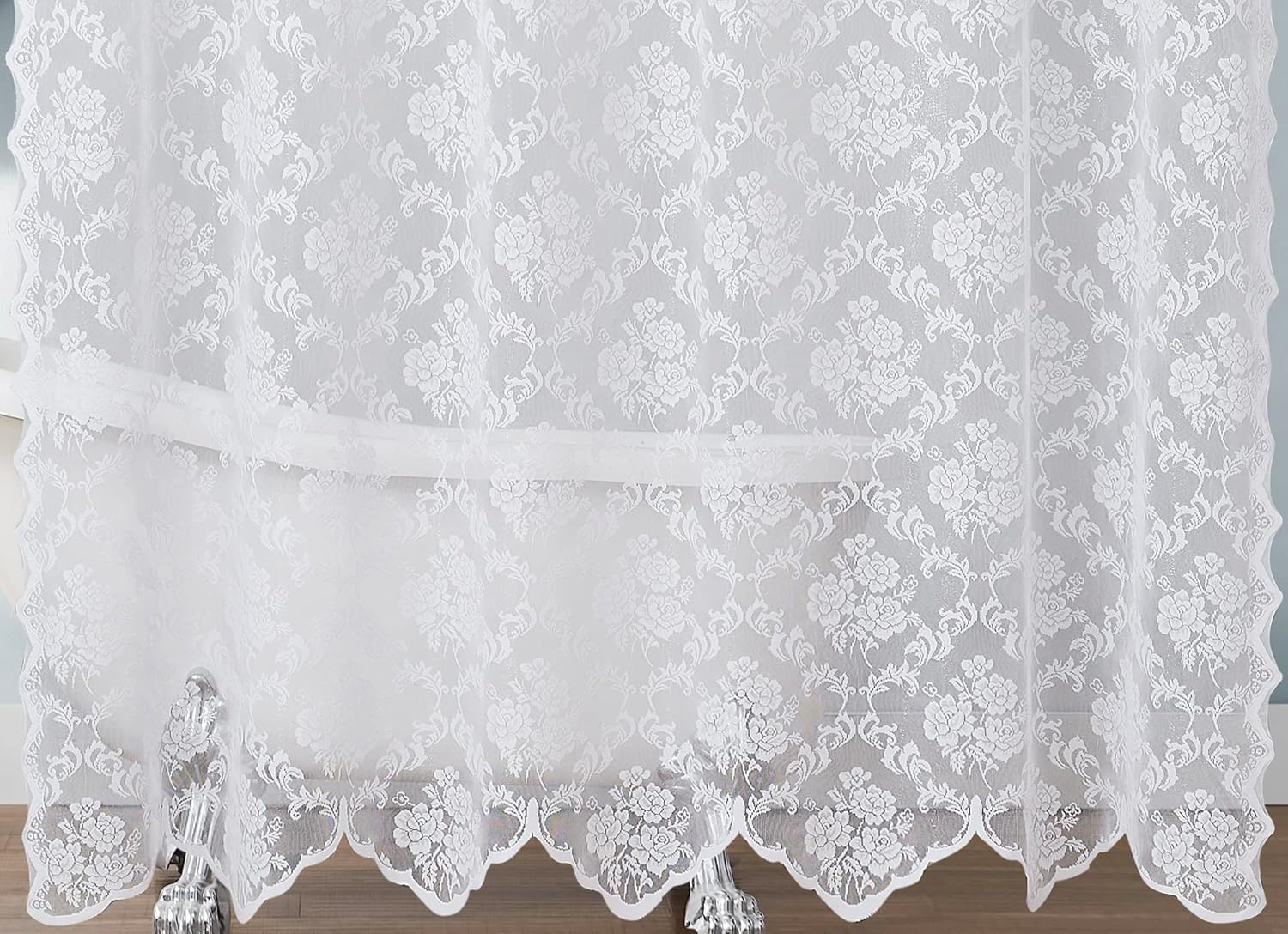 LinenZone Cortinas de ducha de encaje de 72 x 72 pulgadas con cenefa adjunta y borlas. La cortina de ducha de tela de encaje es ideal para