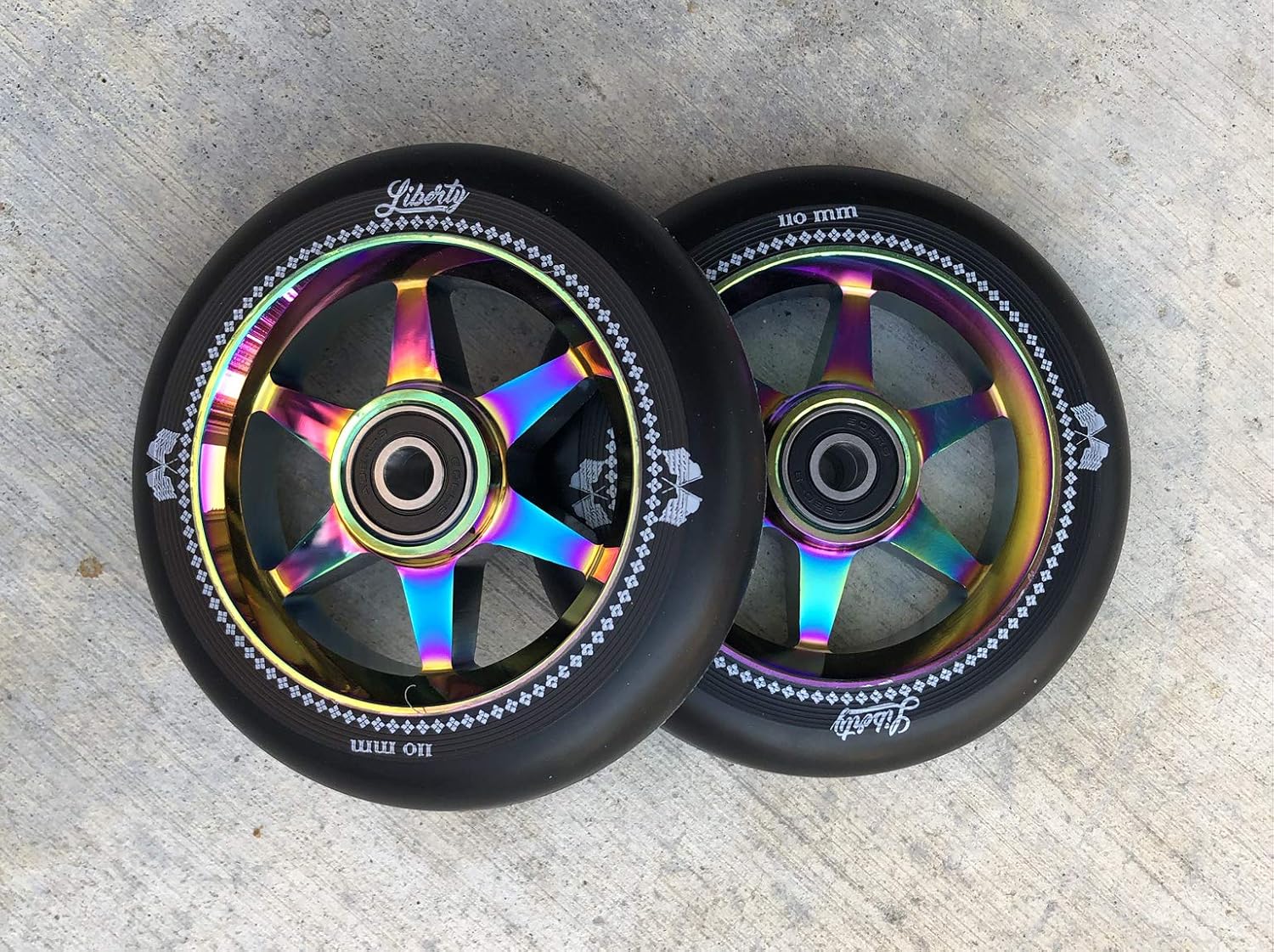 Liberty Pro Scooters – Ruedas de scooter Sixstar Pro Freestyle de 4.331 in (par) (Neo Cromo – Oil Slick)