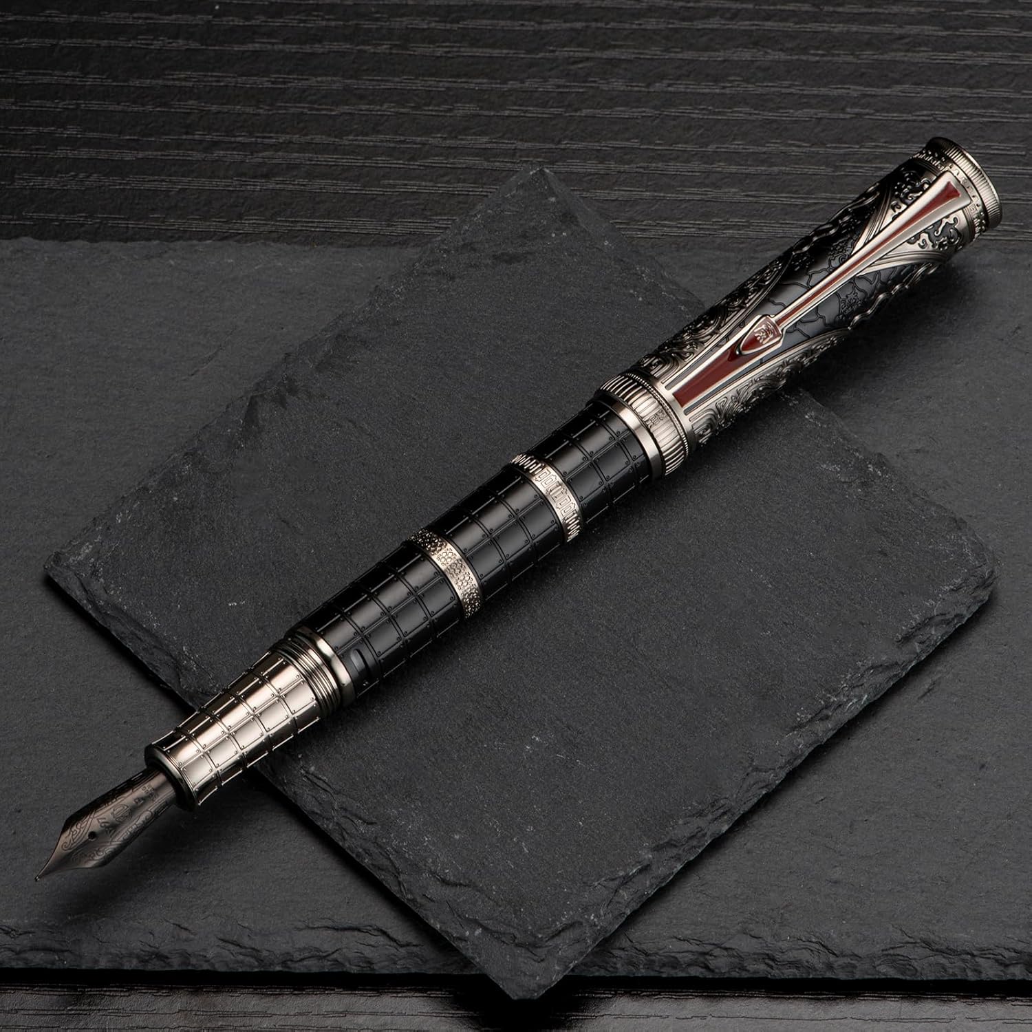 HONG DIAN Hongdian D5 Qin Dynasty – Pluma estilográfica, color negro y plateado, pluma de llenado de pistón de punta fina, grabado de tótem chino