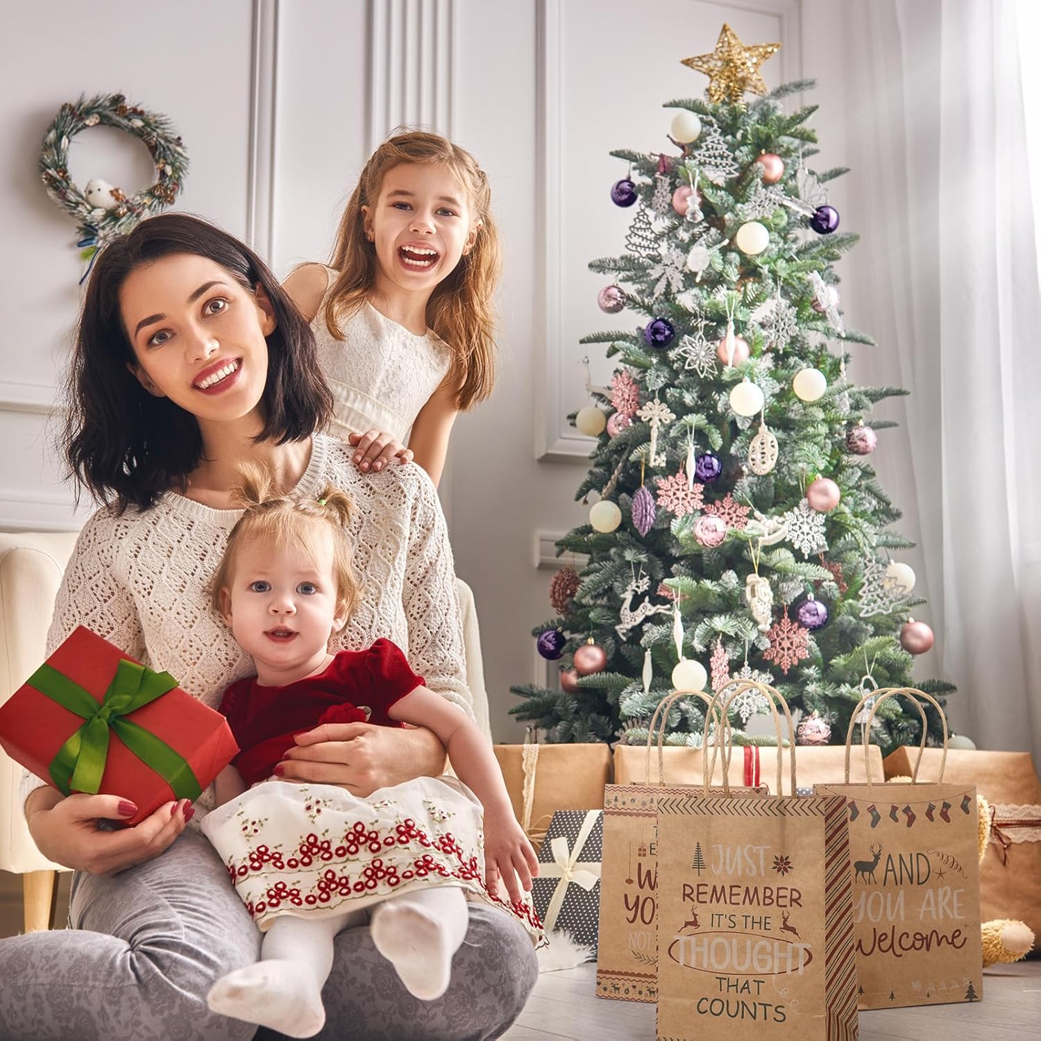 Tenceur 24 bolsas de regalo de Navidad con texto divertido a granel, bolsas de papel para fiestas de Navidad con asas, bolsa de regalo de papel