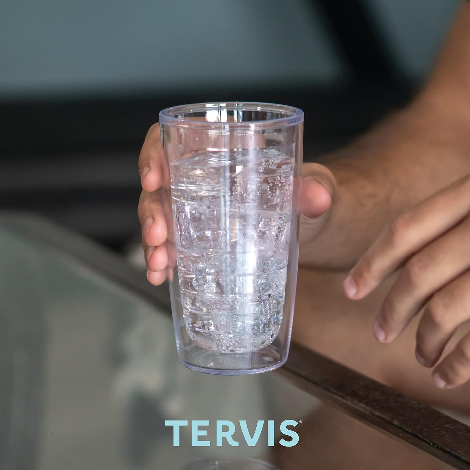 Tervis Vaso aislado de doble pared con logotipo azul marino fabricado en Estados Unidos mantiene las bebidas frías y calientes, 16 onzas, clásico
