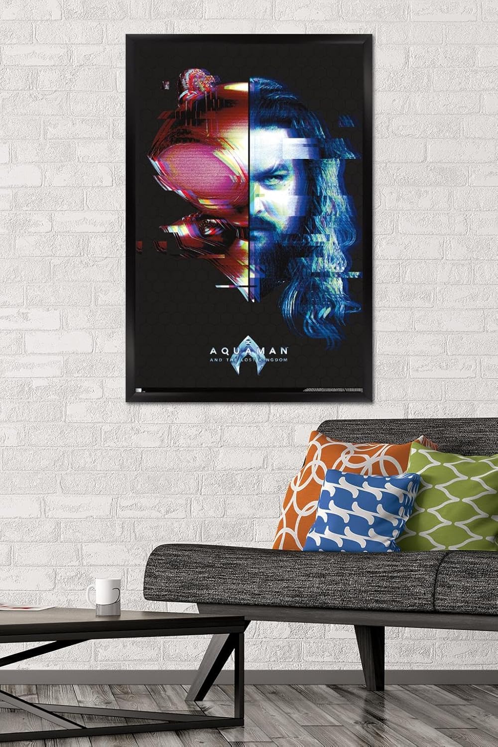 Trends International DC Comics Movie Aquaman y el Reino Perdido – Póster de pared de Faceoff, 22.37 x 34.00 pulgadas, versión enmarcada en negro