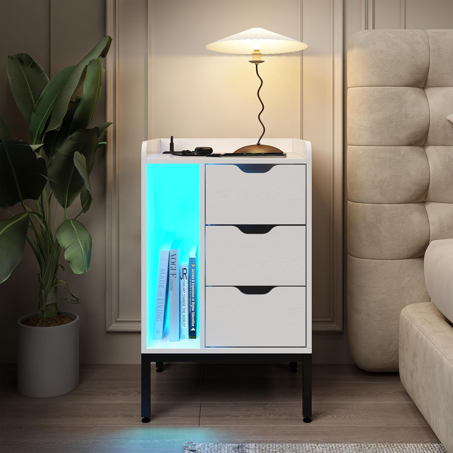 Mesita de noche con estación de carga y luces LED, mesita de noche blanca con tomas de corriente, mesa auxiliar de diseño moderno con 3 cajones,
