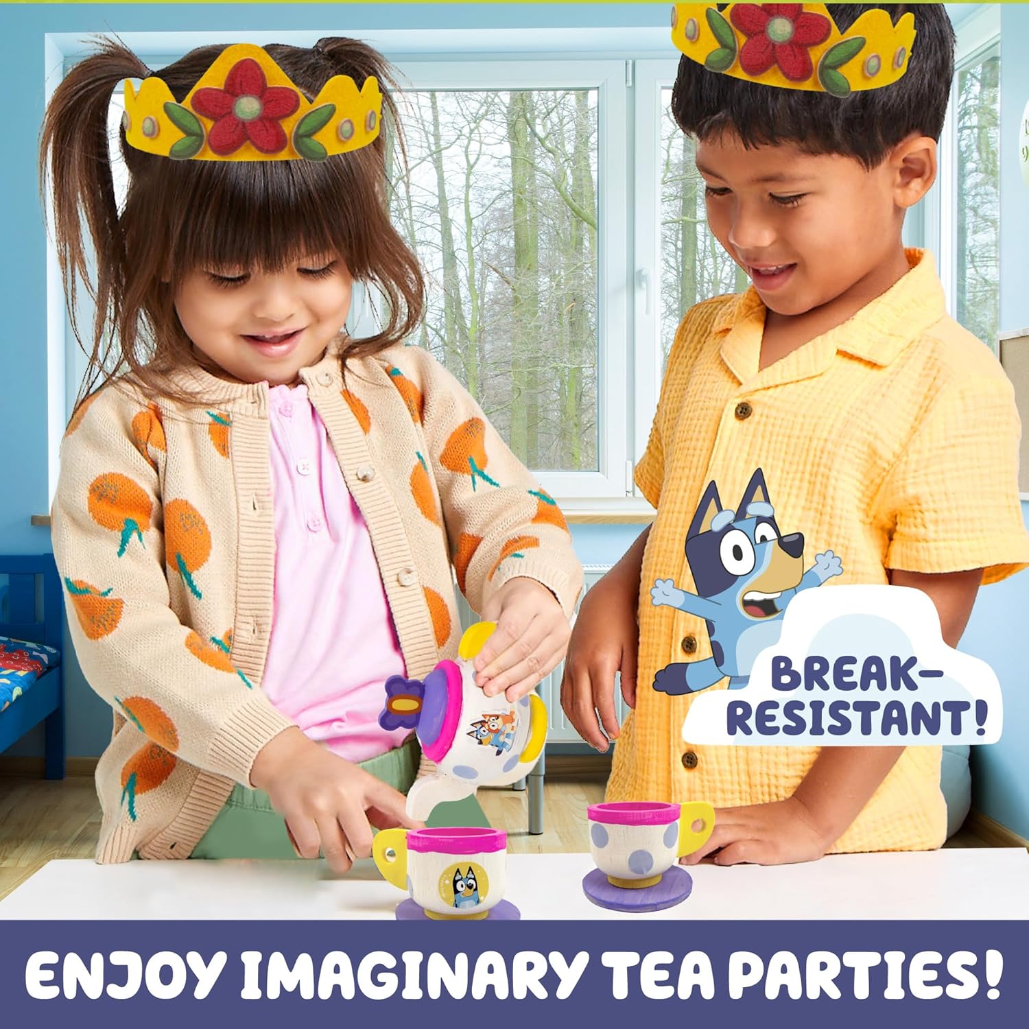 Bluey Paint & Play Tea Party, juego de té de madera de 6 piezas, personalizable con calcomanías de pintura y Bluey (idioma español no garantizado),