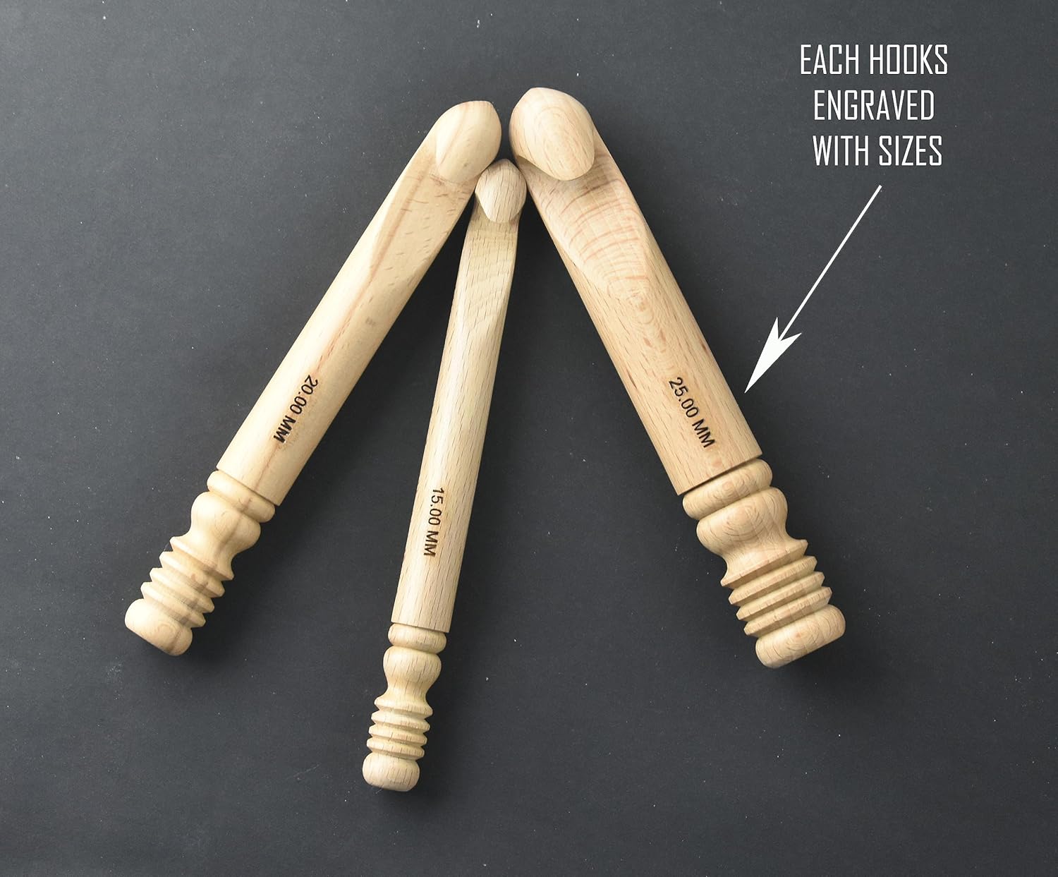Juego de 3 ganchos de ganchillo grandes, ganchos de hilo de madera con asas ergonómicas de agarre suave, enormes ganchos de ganchillo para mantas
