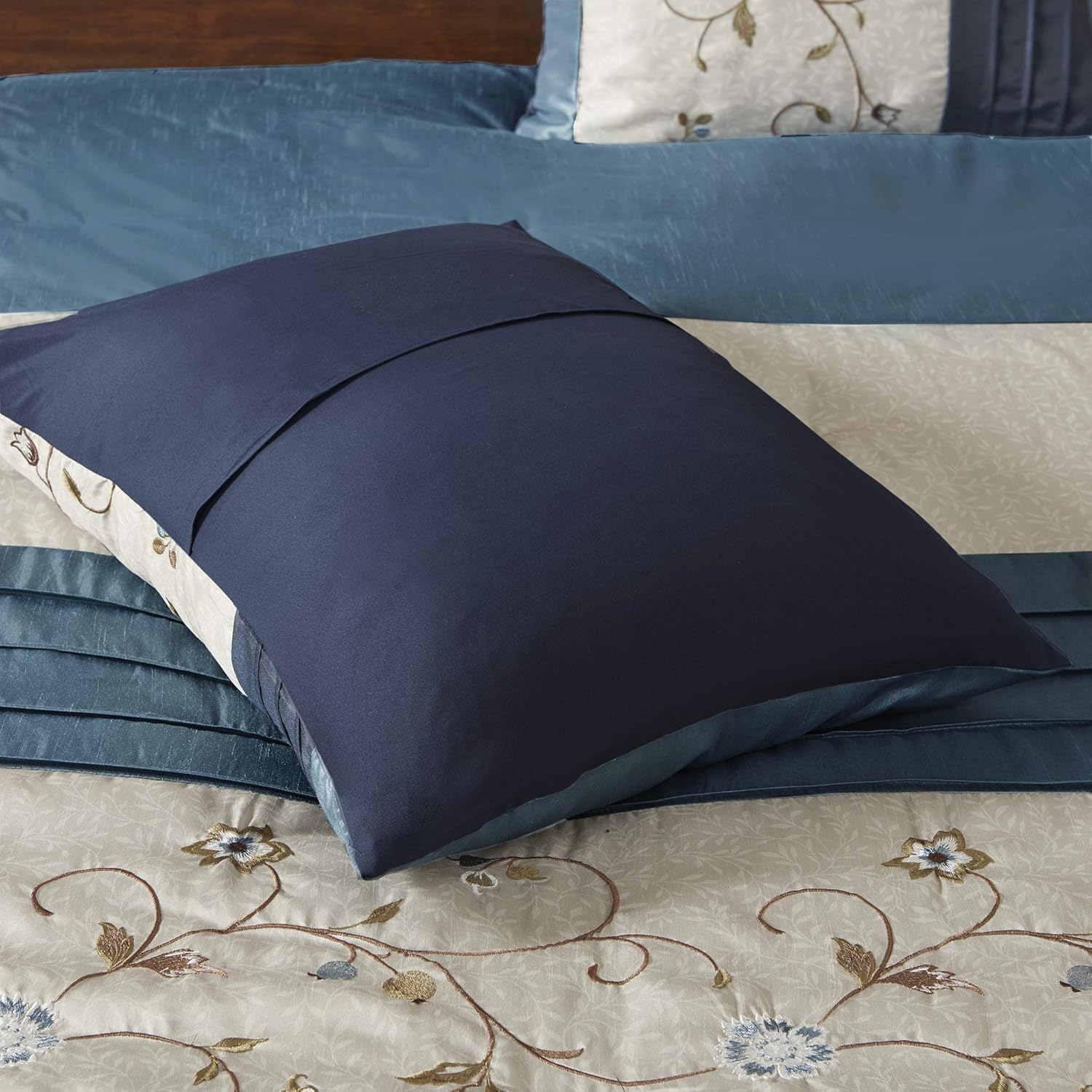 Juego Madison Park All Season, falda de cama a juego, almohadas decorativas