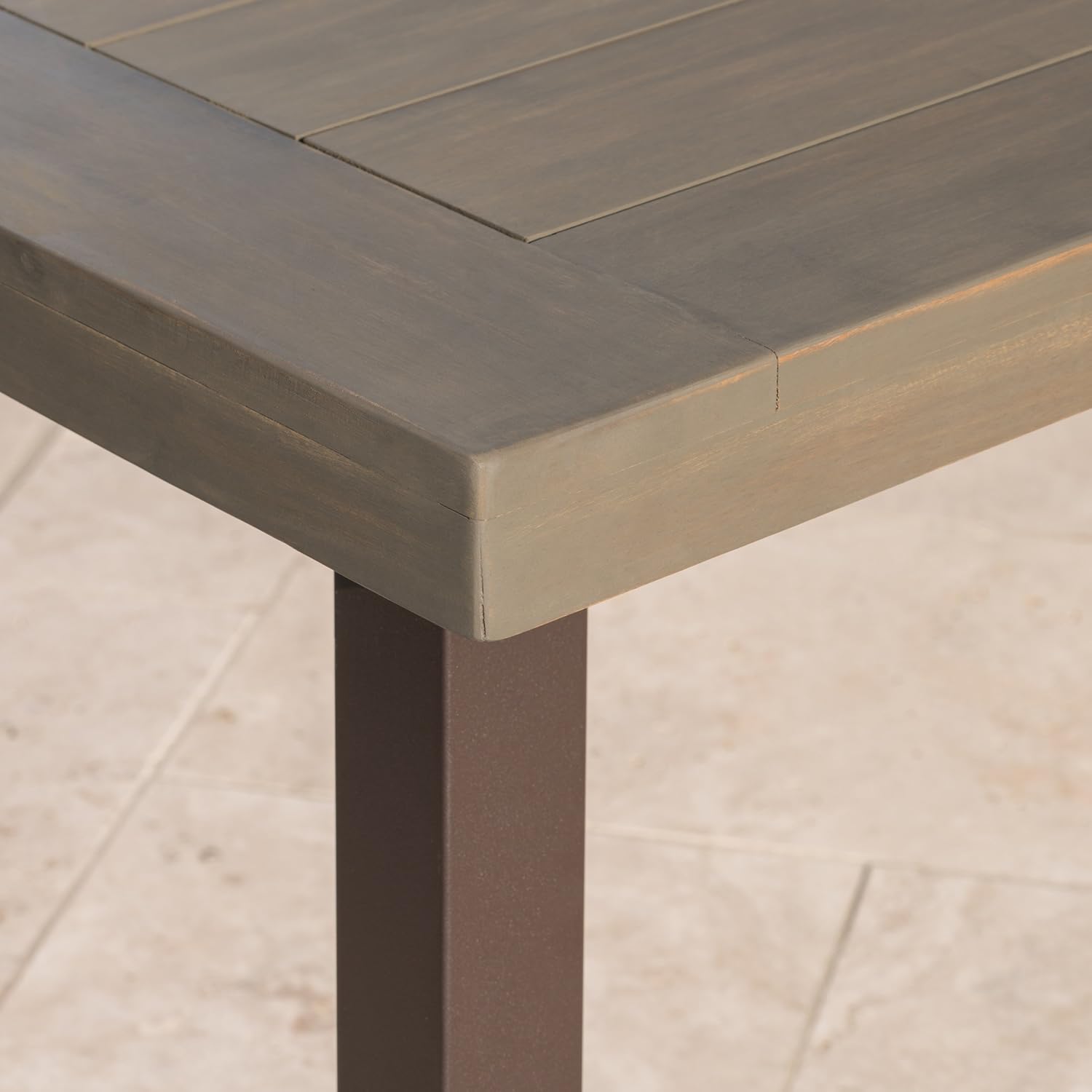 Christopher Knight Home Della – Mesa de comedor de madera de acacia para exteriores con patas de metal, acabado gris  metal rústico