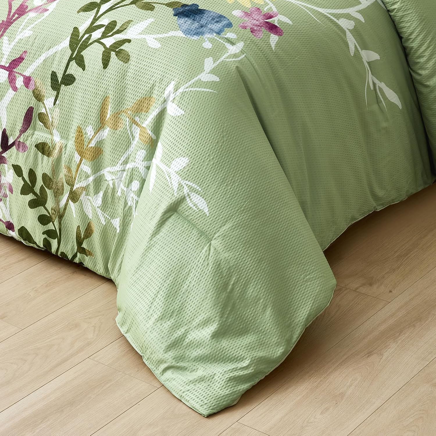 Juego de edredón de 7 piezas, color verde salvia, tamaño King, diseño floral de sirsaca suave, para todas las estaciones, juego de ropa de cama