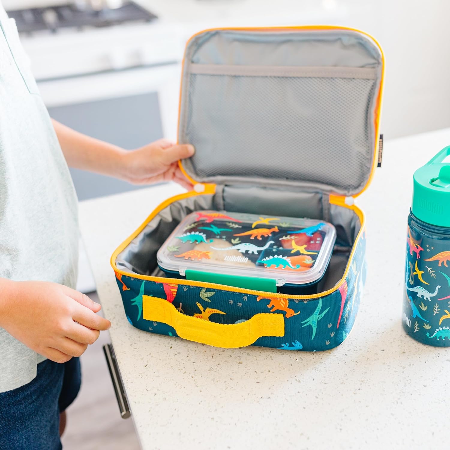 Wildkin Recipiente de plástico para alimentos para niños y niñas, perfecto para guardería y preescolar, recipientes de almacenamiento de alimentos