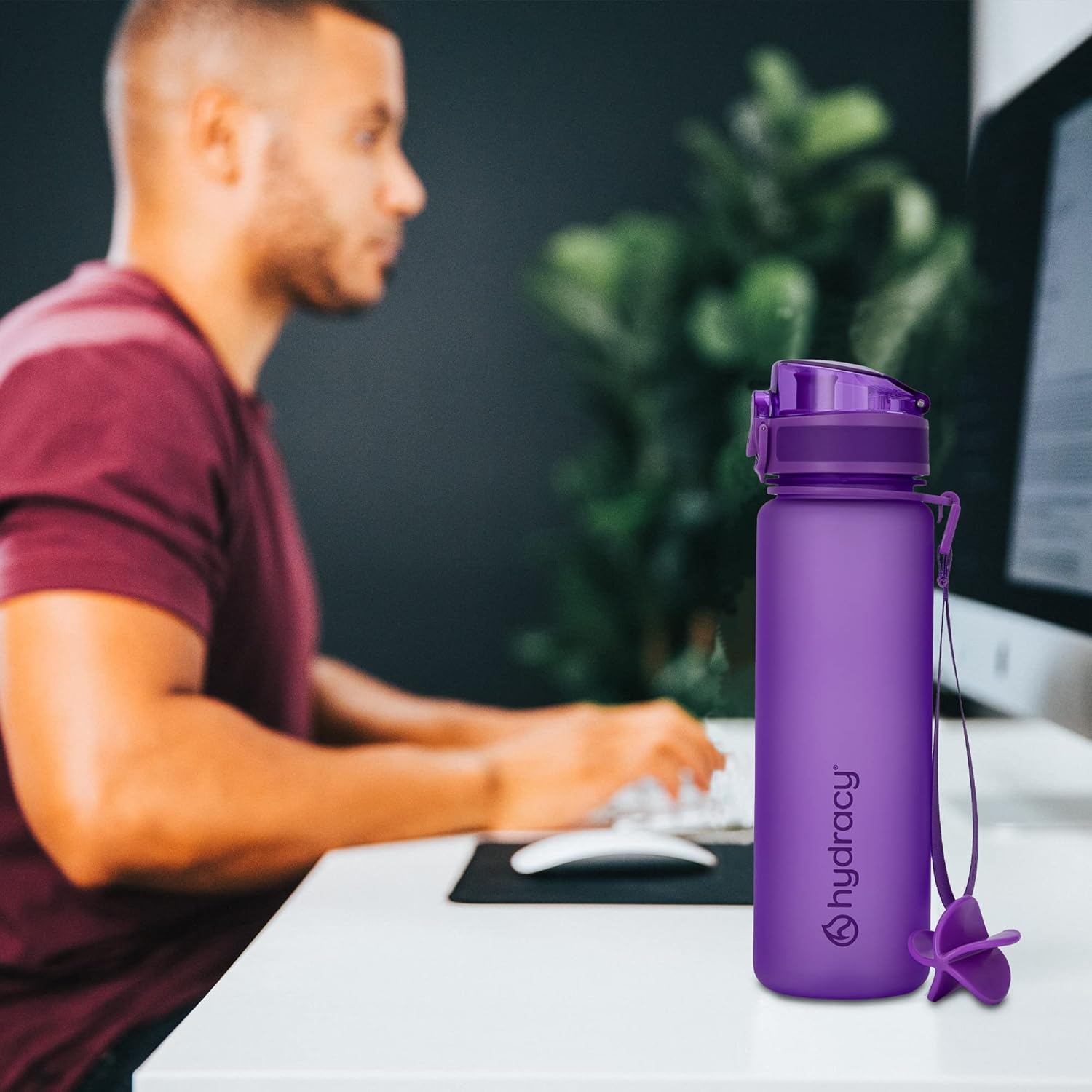Hydracy Botella de agua con marcador de tiempo, botella de agua grande sin BPA y funda sin sudor, botella de gimnasio a prueba de fugas con infusor