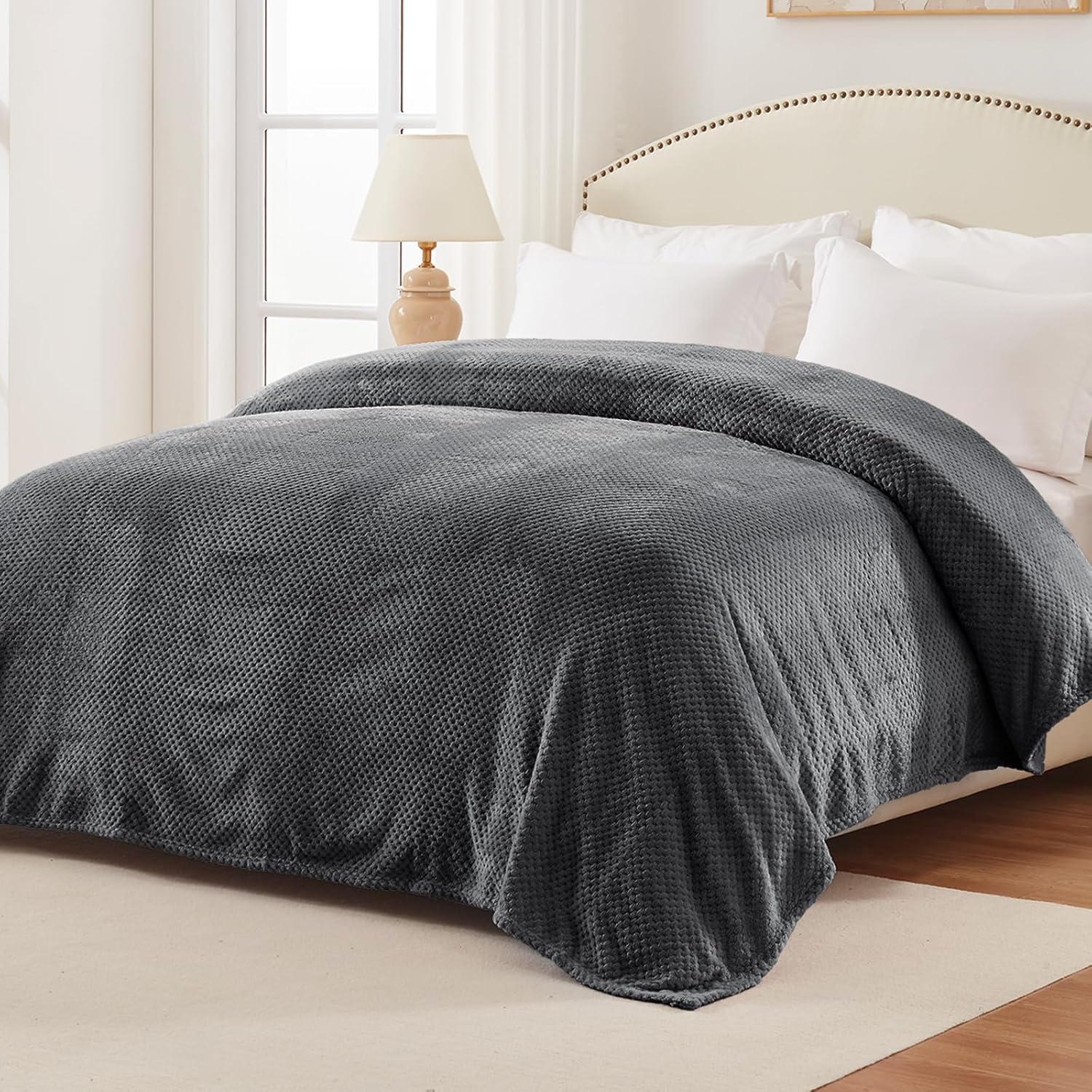 Exclusivo Mezcla – Manta de forro polar, suave, texturizada con punto gofre, tamaño individual, acogedora, cálida y ligera (gris oscuro, 90 x 66