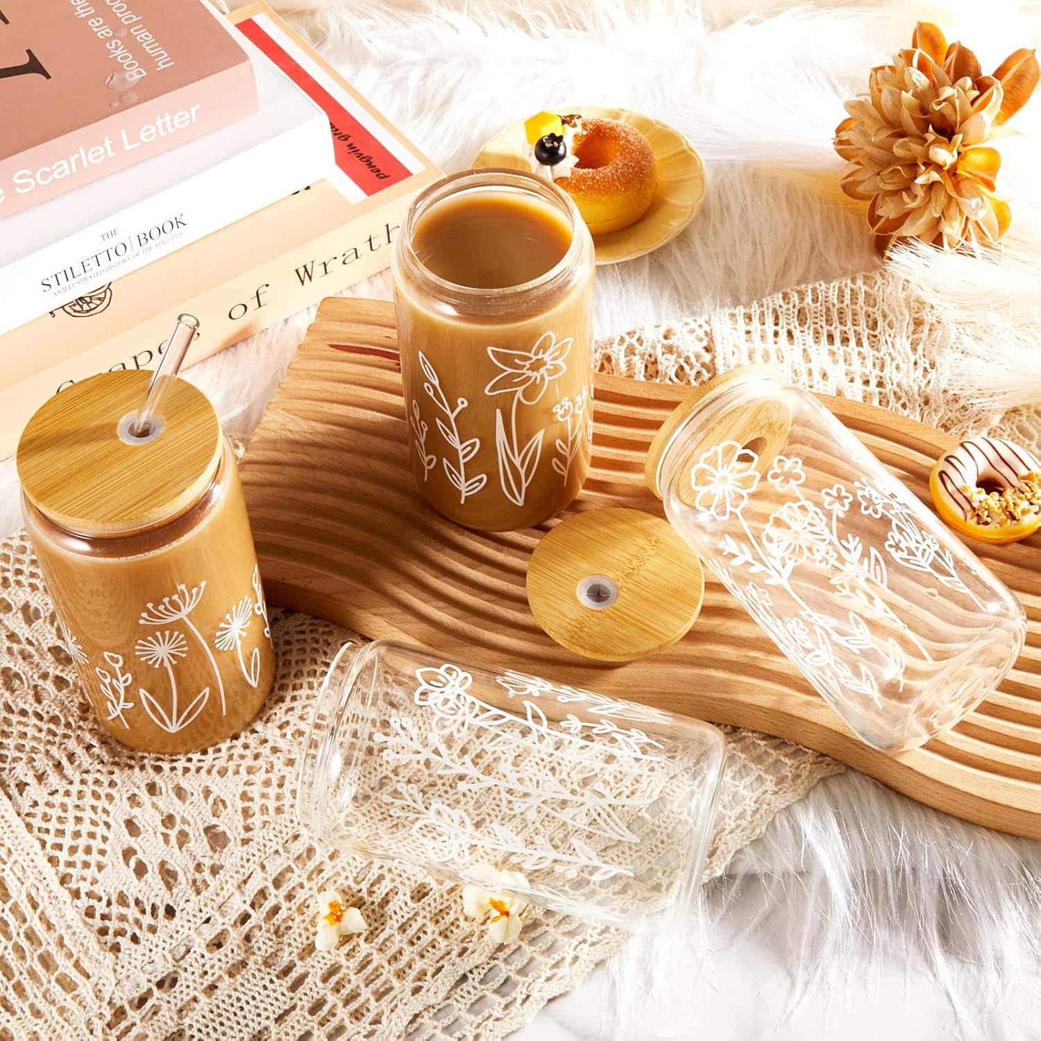 Mumufy Paquete de 8 vasos de cristal para mujer, taza de dama de honor, taza de café helado estética de 16 onzas con tapa de bambú y pajita, regalo