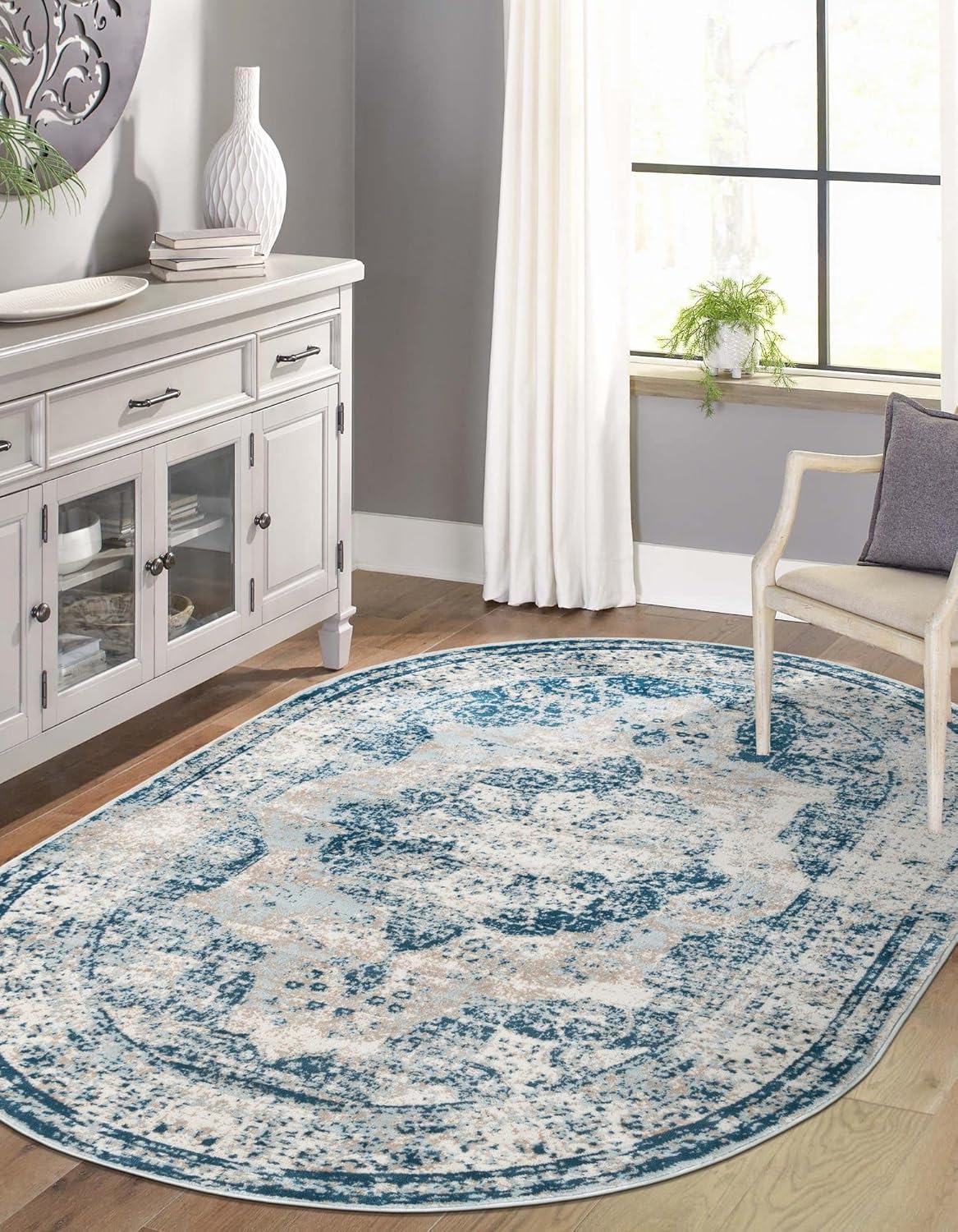 Rugs.com Alfombra de la colección Monte Carlo, alfombra ovalada mediana azul de 5 x 8 pies, perfecta para salas de estar, comedores grandes, planos