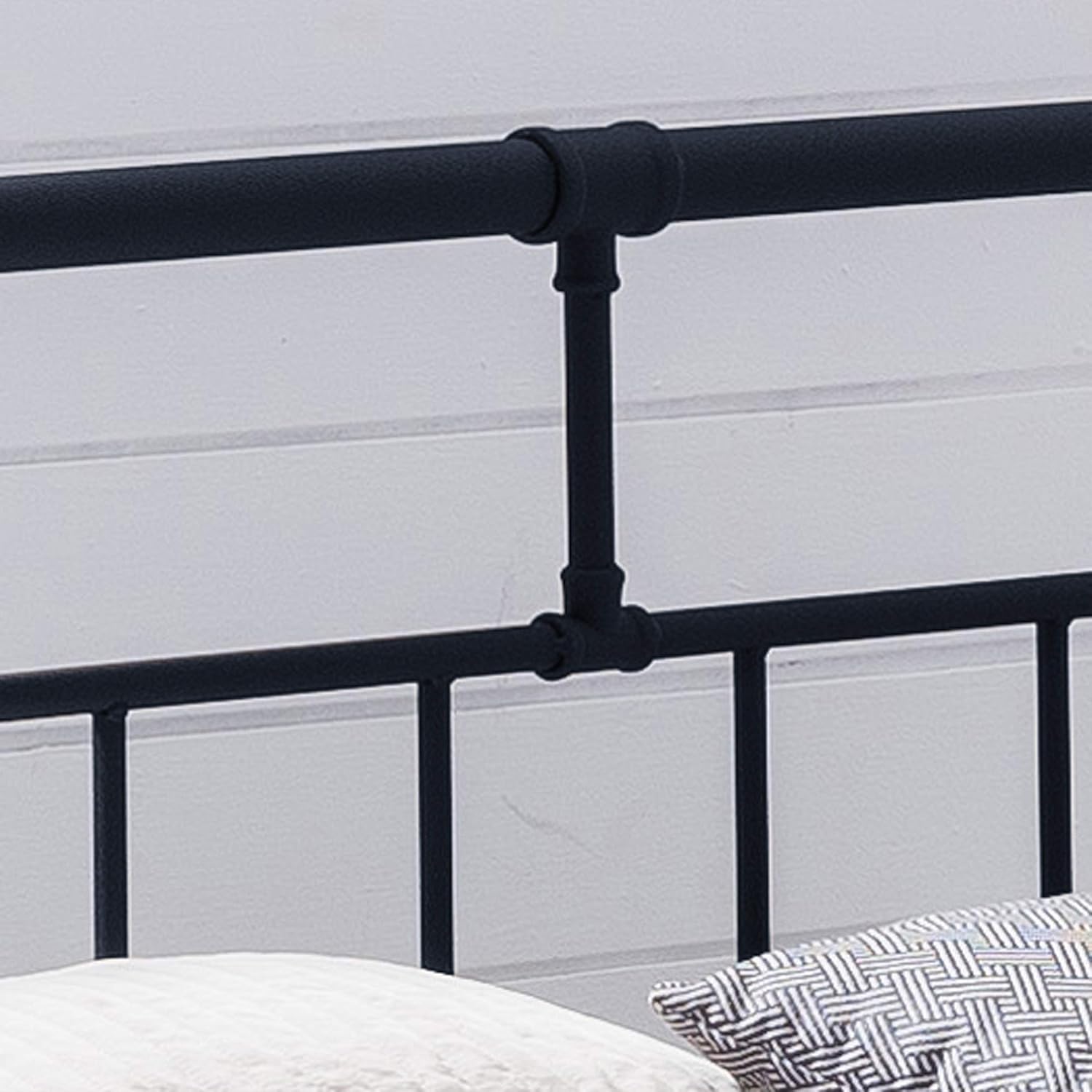 Christopher Knight Home Sally – Marco de cama de hierro tamaño Queen, minimalista, industrial, negro plano
