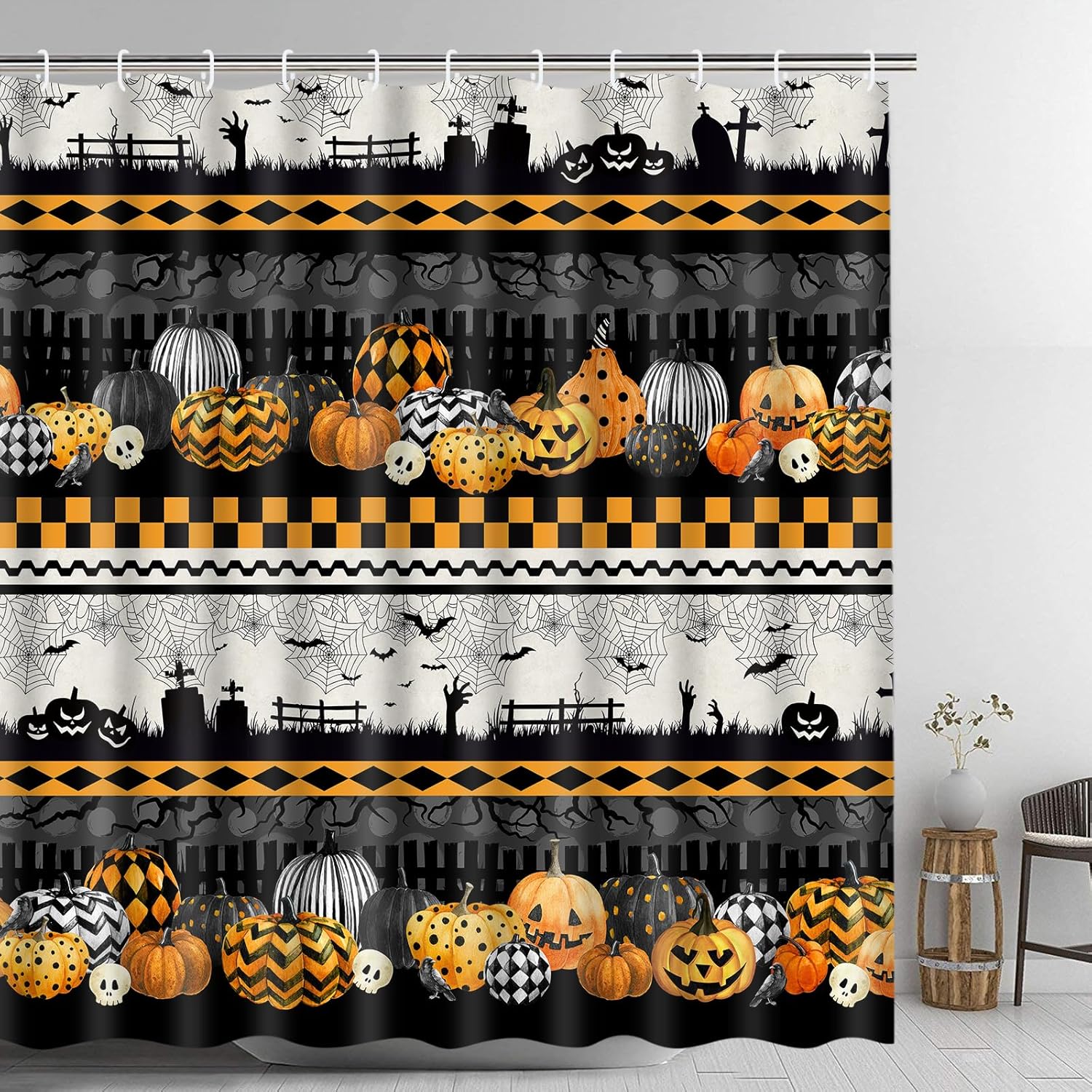 Ikfashoni Juego de 4 cortinas de ducha de Halloween con alfombras, juego de cortinas de ducha de calavera de calabaza aterradora con 12 ganchos,
