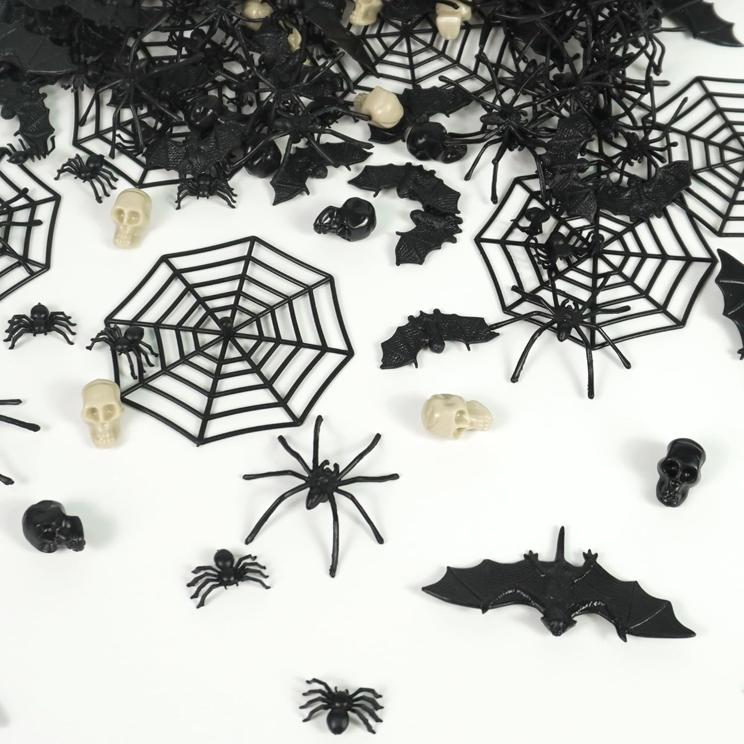 DRWATE Murciélagos de plástico para Halloween, arañas, cabeza de cráneo, 150 unidades, mini murciélagos, arañas, cabezas de cráneo, telarañas para