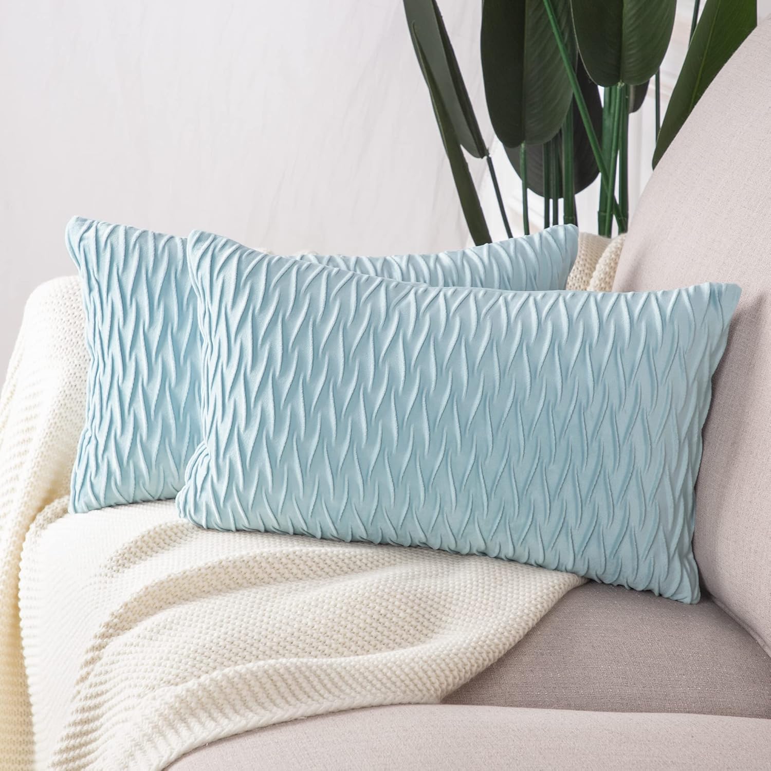 MADIZZ Juego de 2 fundas de almohada decorativas de terciopelo súper suave de 12 x 20 pulgadas, color azul claro, rectangulares con textura, estilo