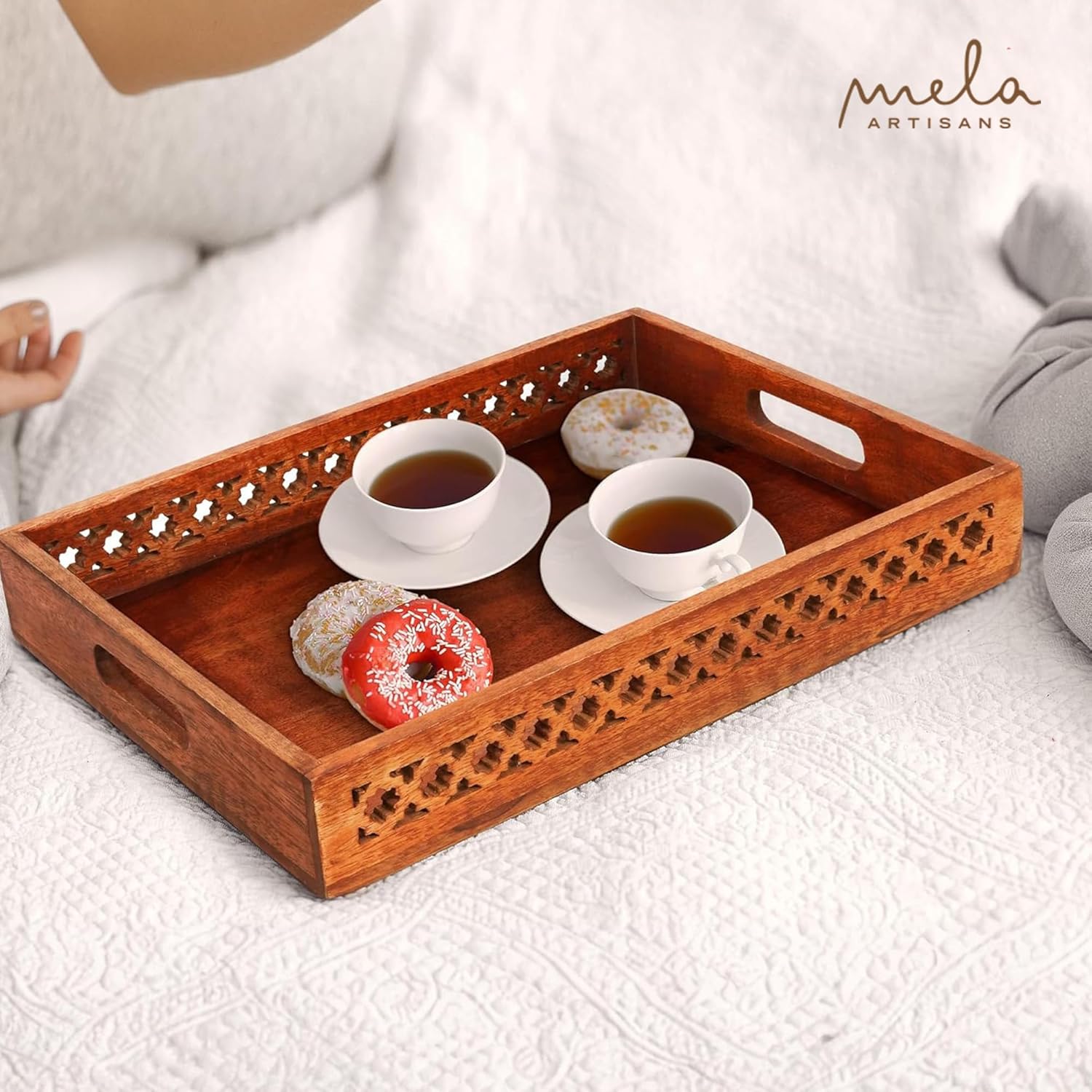 Bandejas decorativas de madera pulida mediana con asas, bandeja de granja “Trellis para mesa auxiliar” – Bandeja de madera para servir en la cama –