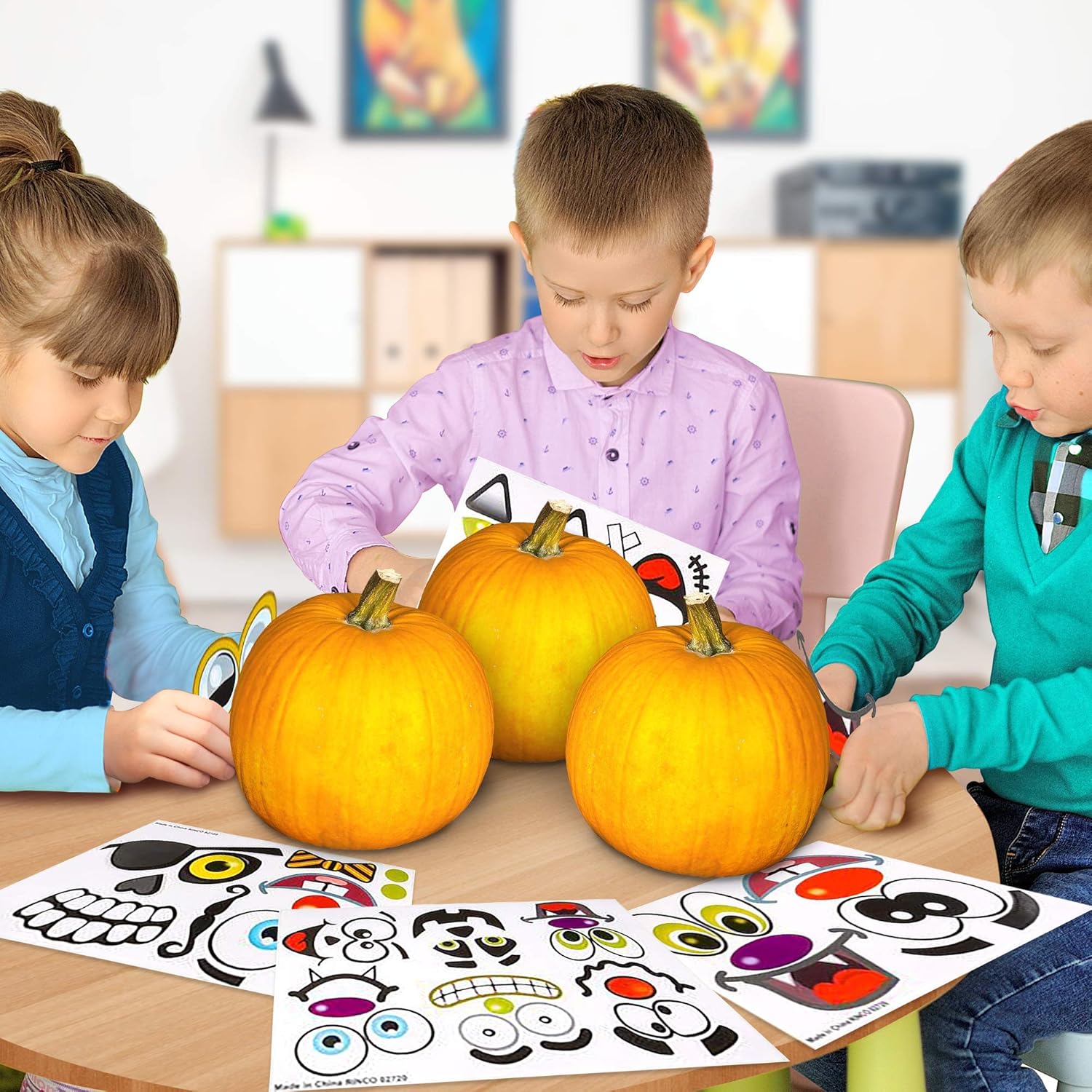 ArtCreativity Calcomanías decorativas de calabaza de Halloween, 24 hojas, kit de decoración de Jack-o-Lantern, 52 calcomanías faciales en total,