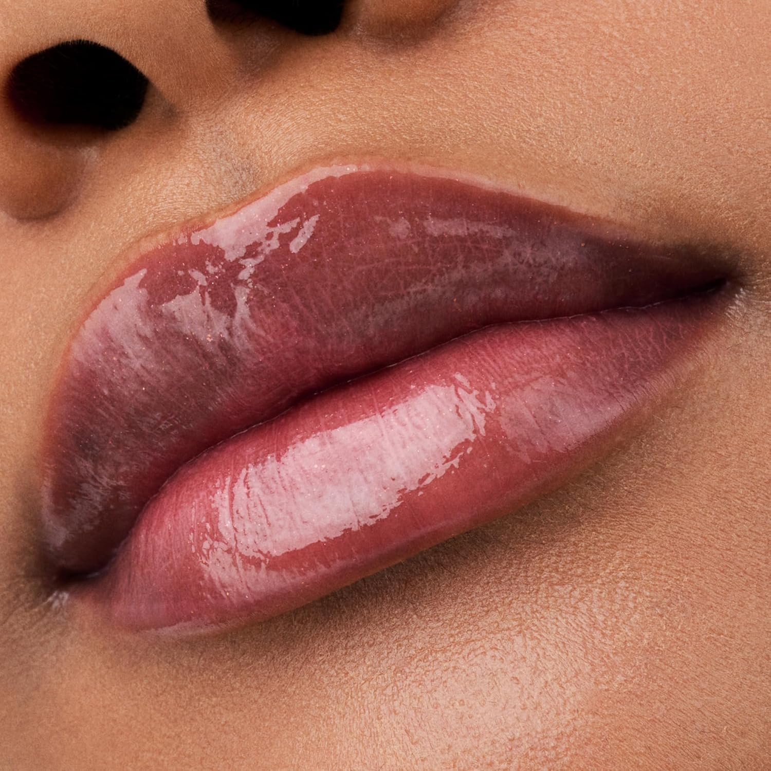 Catrice Bálsamo labial líquido Marble-licious  Nutritivo, hidratante y suavizante con aceite de coco  Acabado brillante, no pegajoso con tinte de