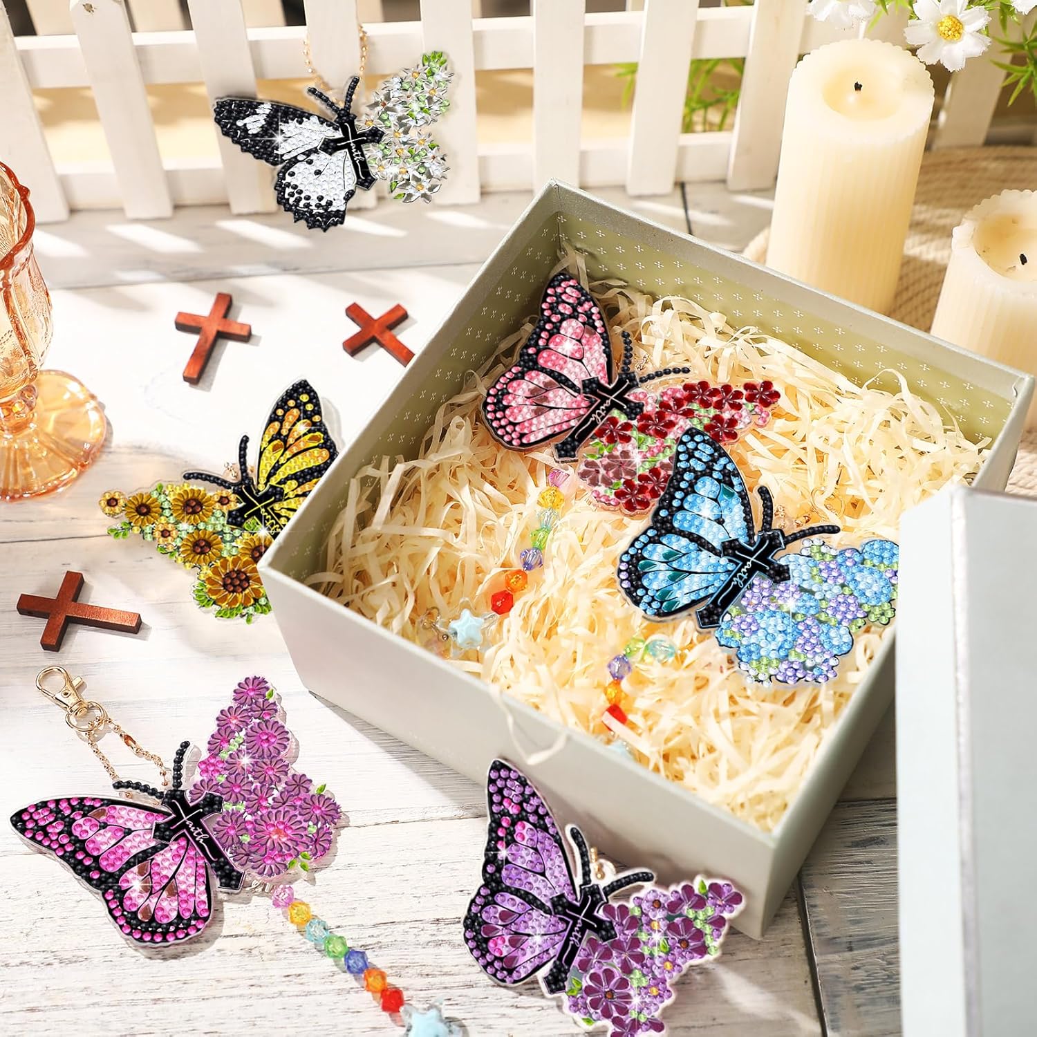 Tradder Juego de 6 piezas de pintura de diamante, carillones de viento, adornos de mariposa de doble cara con colgante de cristal, arte de diamantes