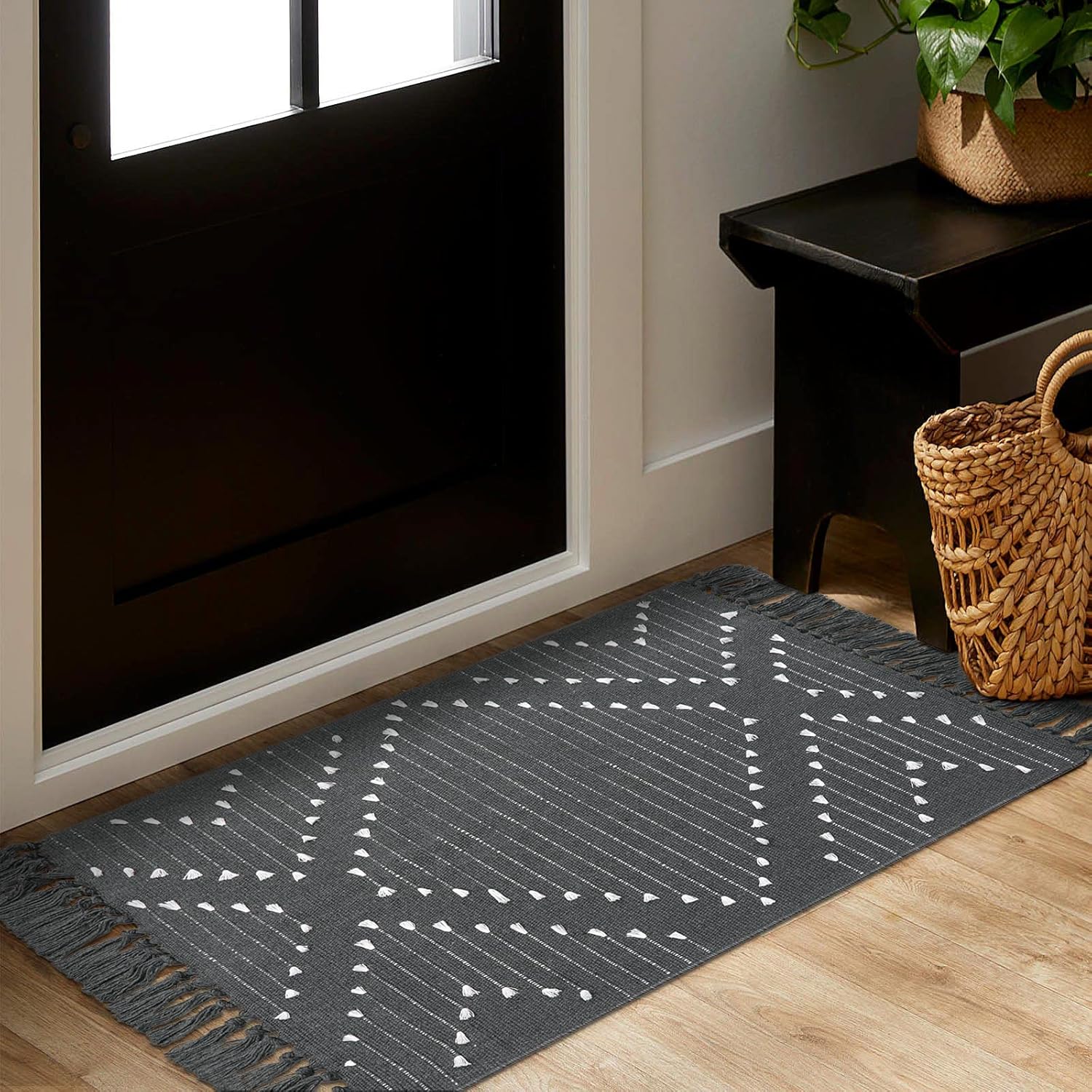 HAOCOO Alfombras de baño grises de 2 x 3 pies, alfombra tejida de algodón pequeña lavable con borlas, alfombra marroquí para puerta delantera,
