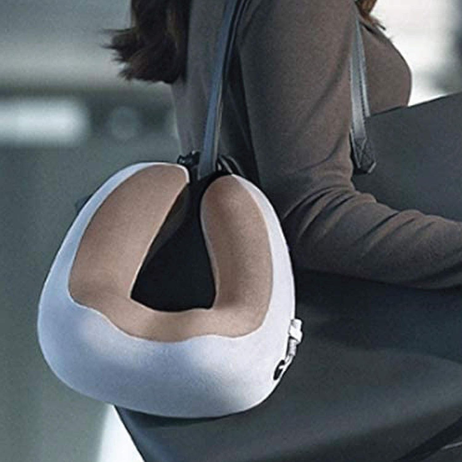 TRAKK Masajeador de cuello y almohada de viaje, almohada de cuello en forma de U y masajeador eléctrico para músculos, hombros, dolor cervical y