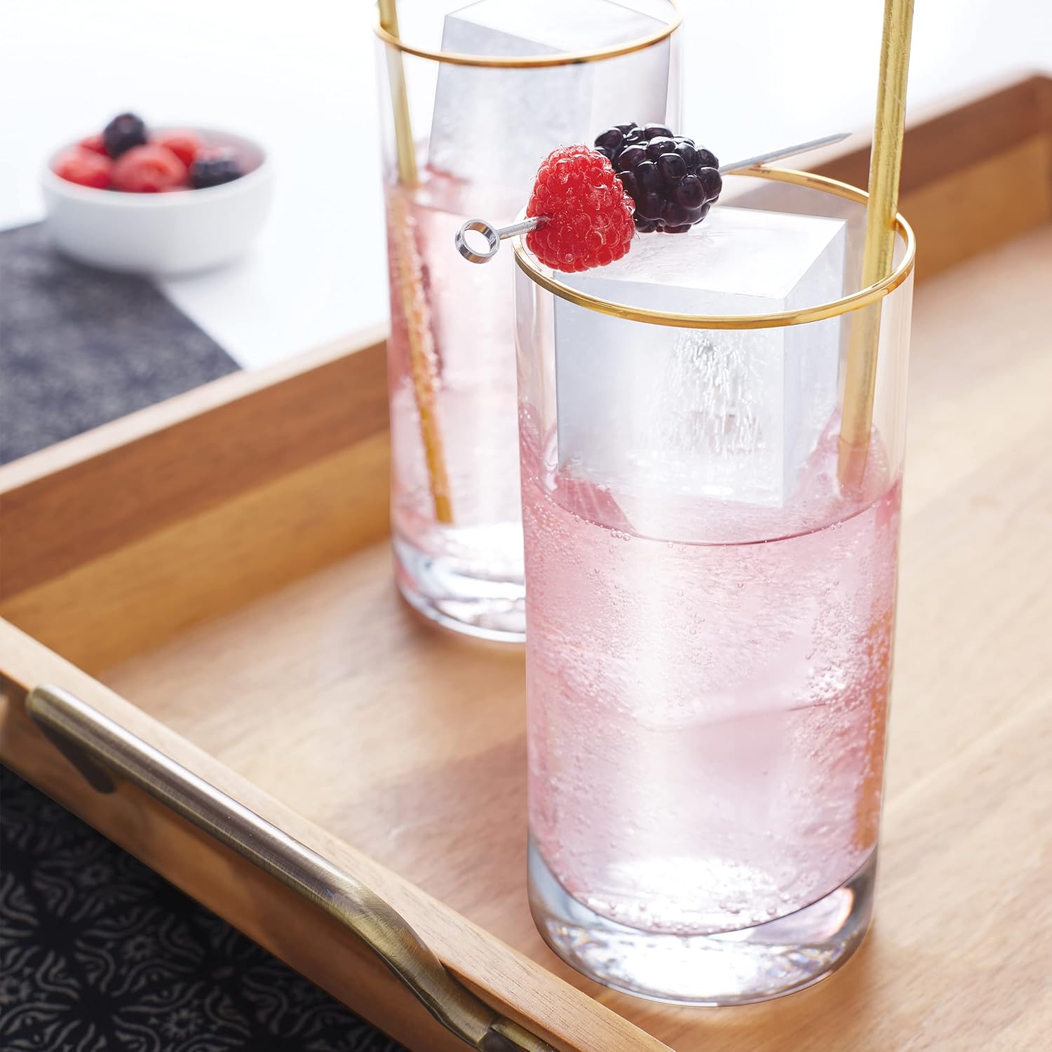 ZOKU Bandejas gigantes para cubitos de hielo, juego de 2, bandejas apilables de silicona con tapas que protegen el sabor, de fácil liberación, sin