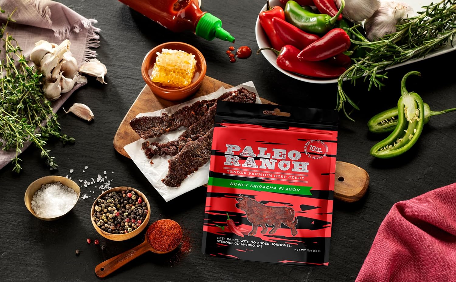 PALEO RANCH Carne seca alimentada con pasto, miel sriracha, todo natural, sin hormonas añadidas, sin conservantes, 2 onzas (paquete de 8)