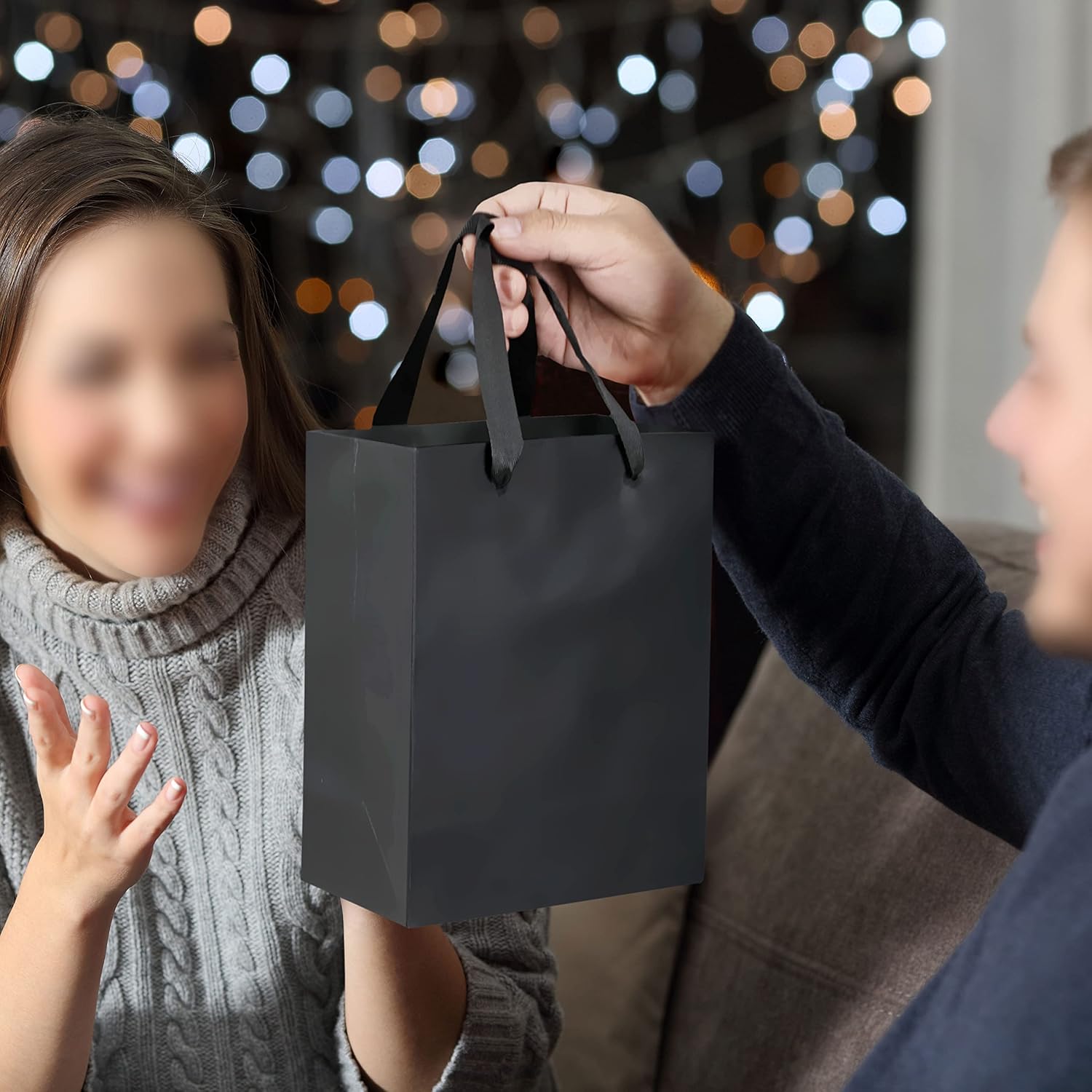 HUAPRINT Bolsa de regalo negra, paquete de 12 bolsas de compras negras con asas de cinta, 7 x 4 x 9 pulgadas, bolsas de regalo para manualidades,
