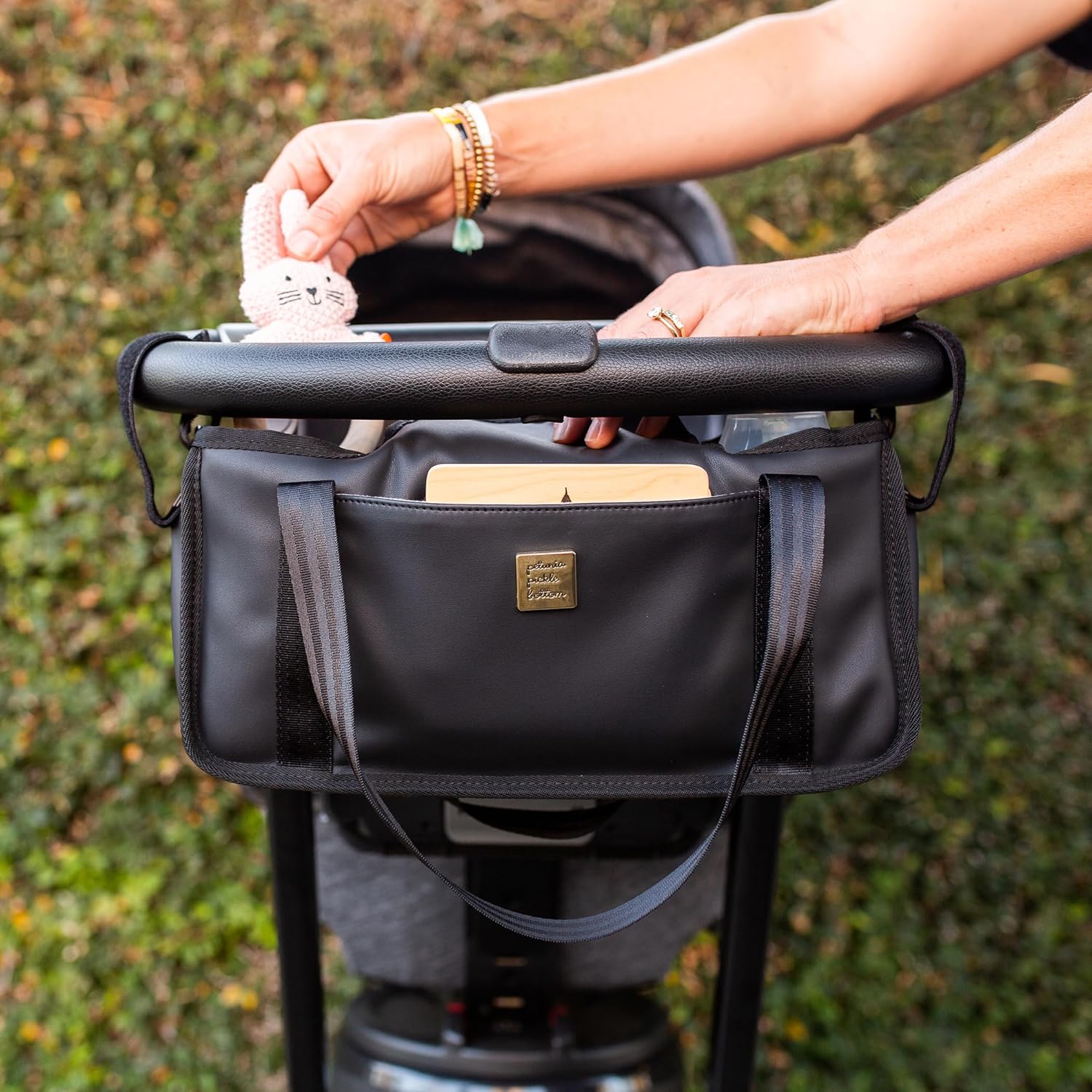 Petunia Pickle Bottom Wander Carrito para cochecito  Carrito de bebé perfecto para mantener todo organizado  Múltiples posiciones de transporte  Se