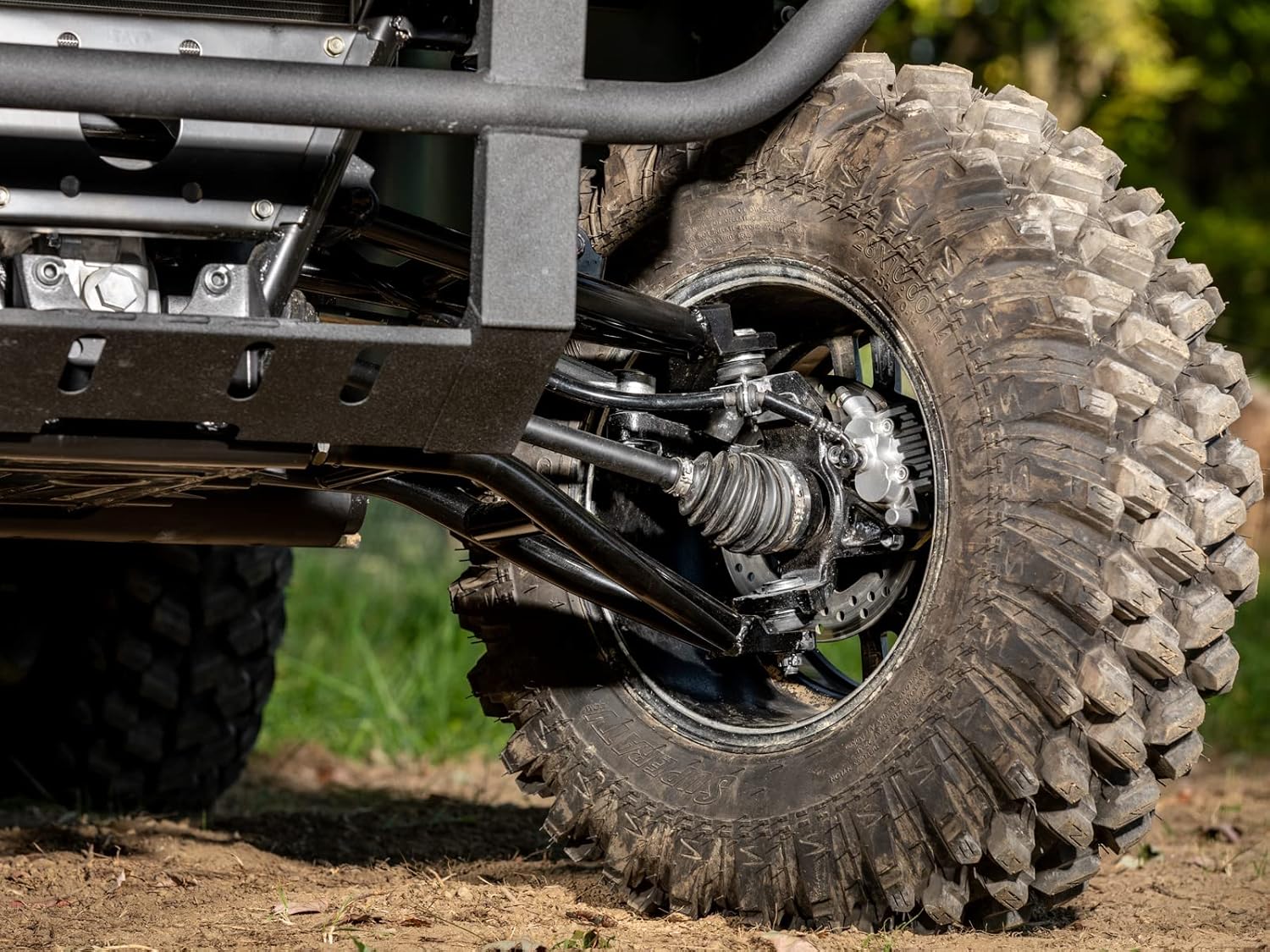 SuperATV Brazos A de desplazamiento de 1.5 pulgadas de alto espacio para Kawasaki Mule Pro-MX 2019+  Negro  Compatible con neumáticos de hasta 28