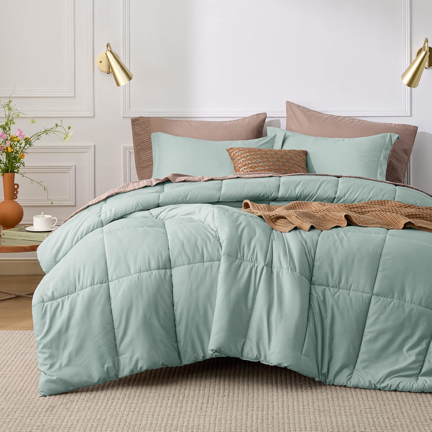 Bedsure Juego de edredón verde salvia tamaño King, juego de edredón alternativo con patrón de cesta verde salvia, relleno de edredón con costuras en
