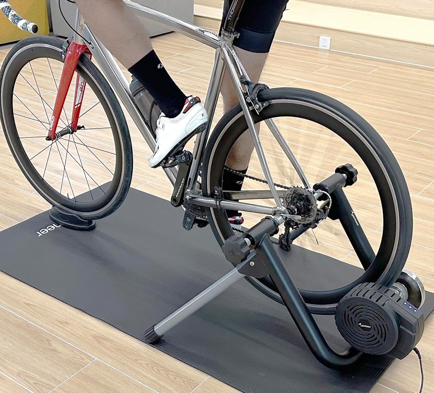 Sportneer Entrenador de bicicleta – Entrenador de bicicleta estacionario inteligente compatible con conexión Bluetooth y ANT+ – Soporte de