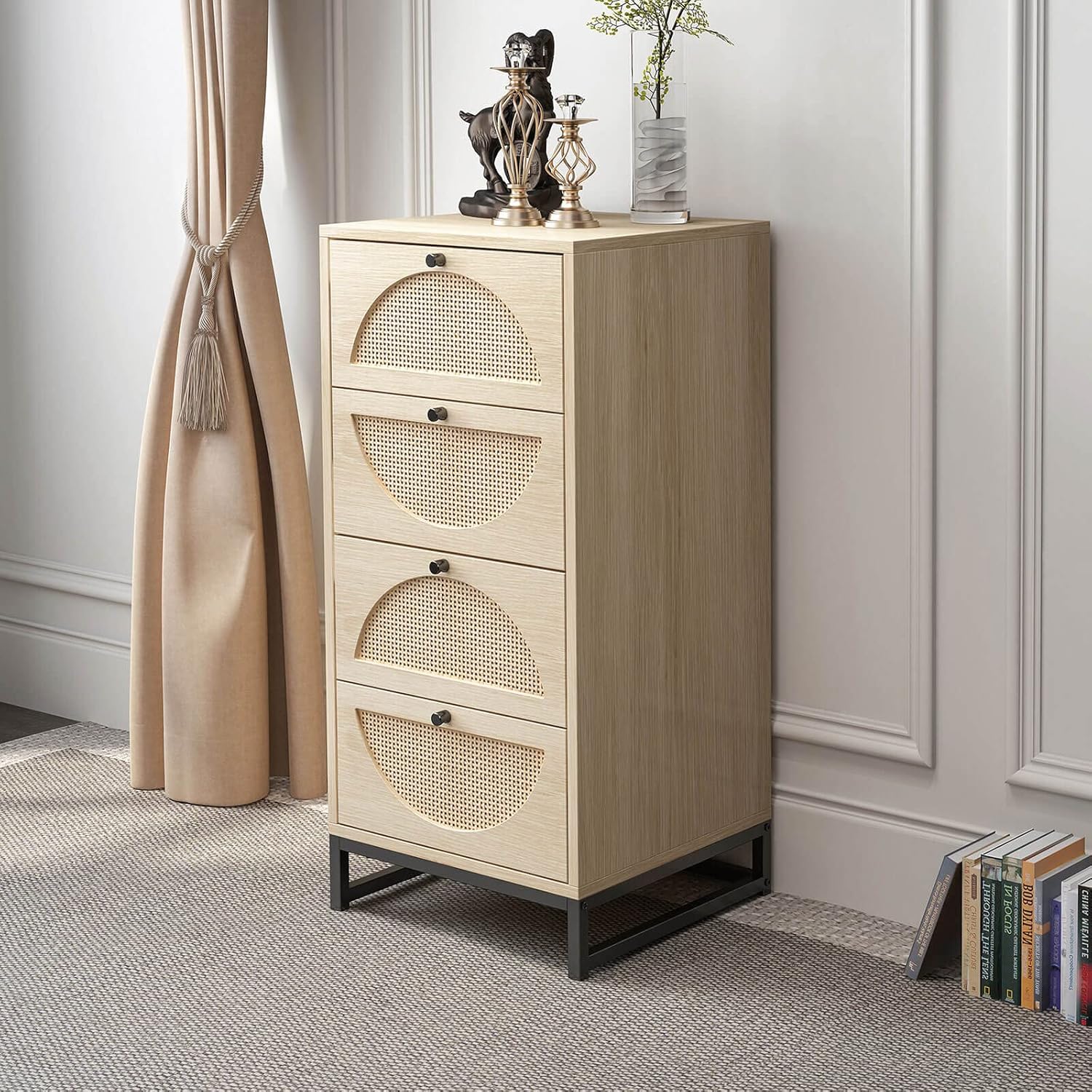 Angel Sar Armario alto de ratán con 4 cajones, cómoda de ratán de madera para dormitorio, mesa de sofá con base de metal para sala de estar, entrada