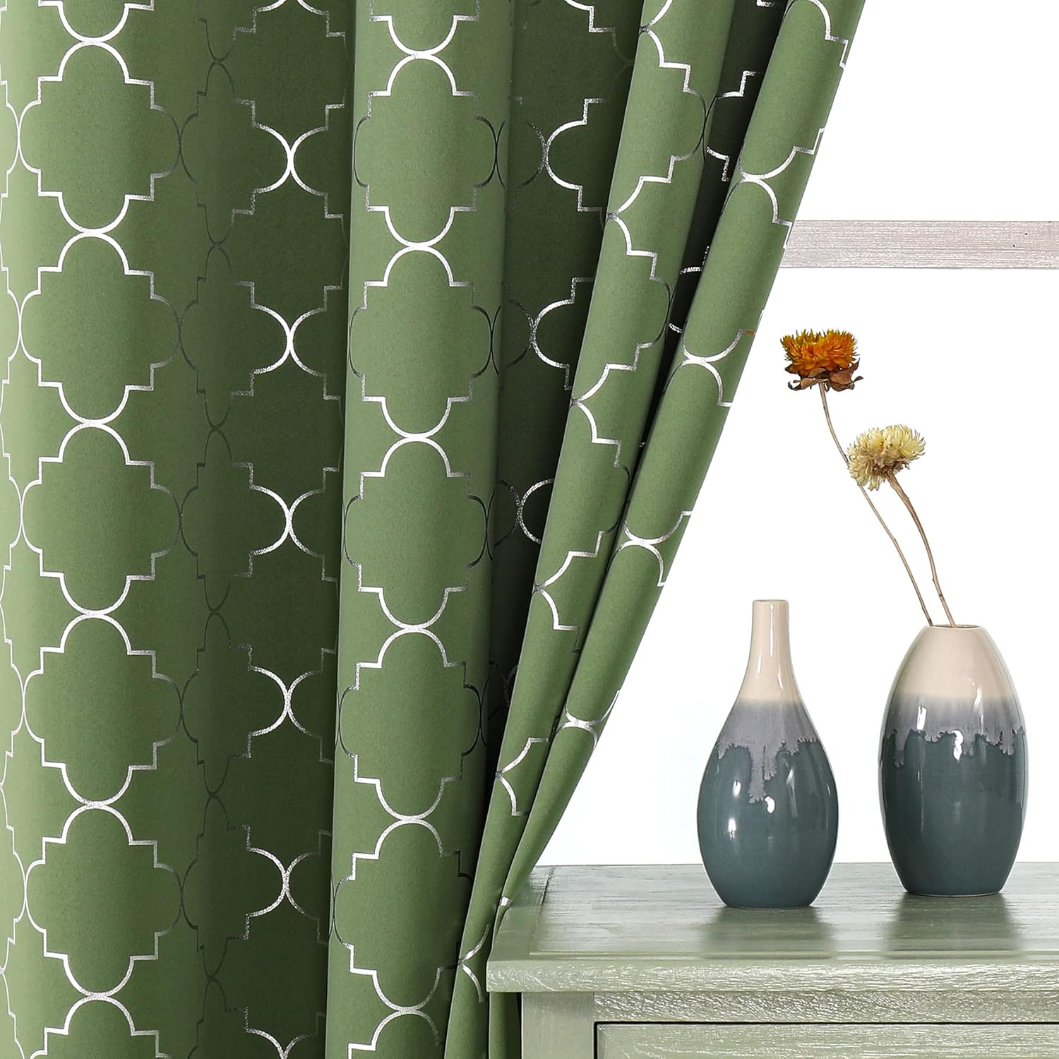 Enactex Cortinas 100% opacas con aislamiento térmico de 84 pulgadas de largo para dormitorio, cortinas verdes con patrón geométrico plateado,