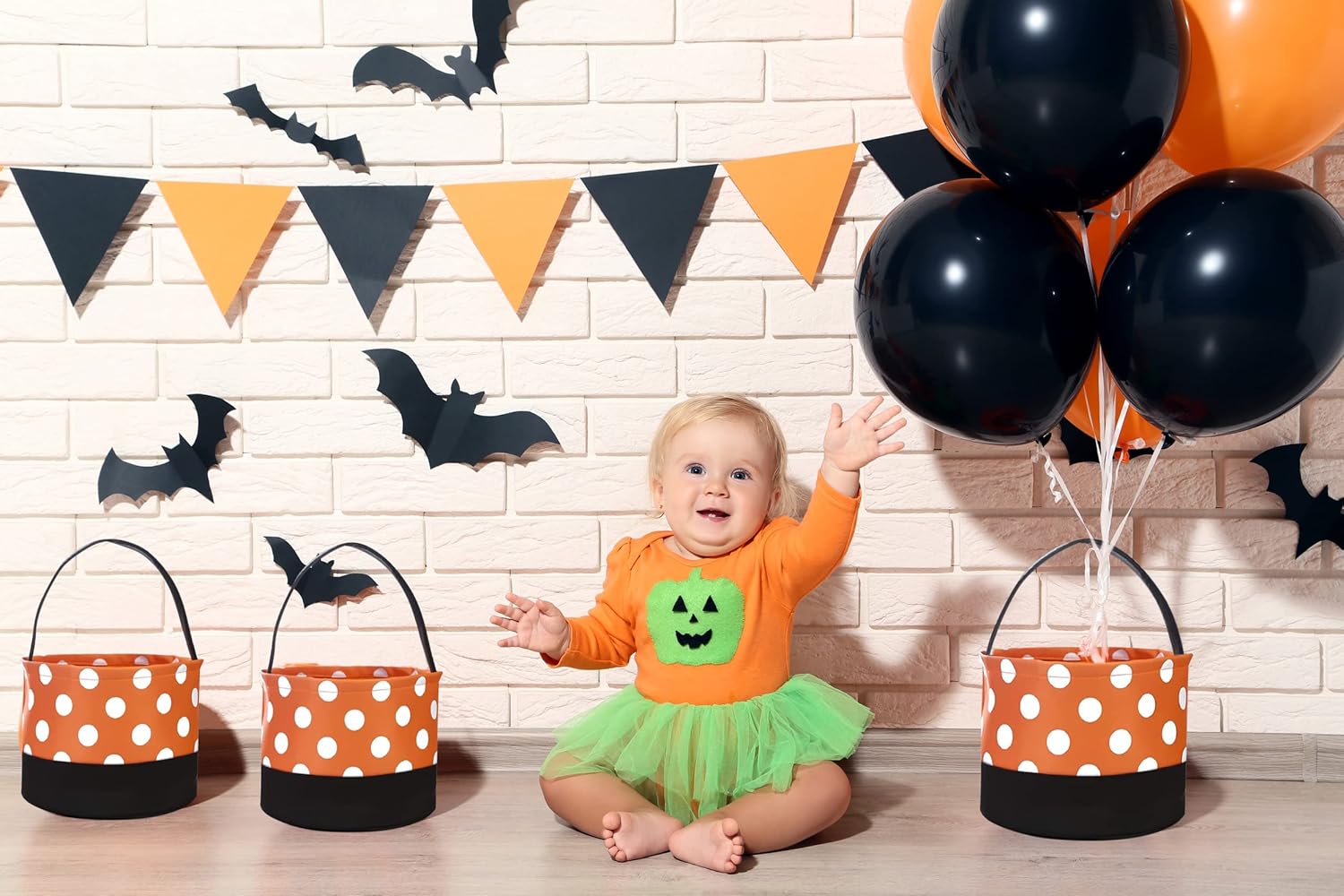 Jolly Jon Bolsas de Halloween para pedir dulces  Bolsa de cubo de dulces para niños  Naranja Negro Blanco Lunares  Cesta 6.75 pulgadas de alto x 9