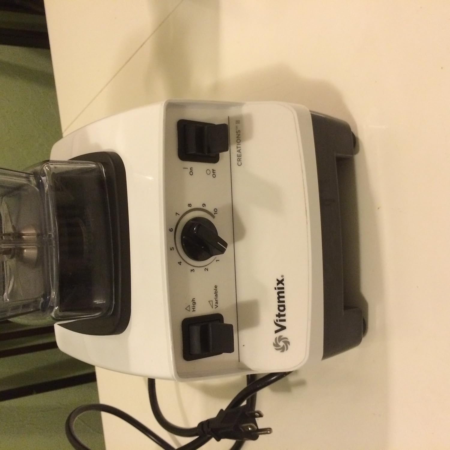 Vitamix 7500 Licuadora, grado profesional, 64 oz. Contenedor de bajo perfil, accesorio de raspador blanco y cuchilla, gris
