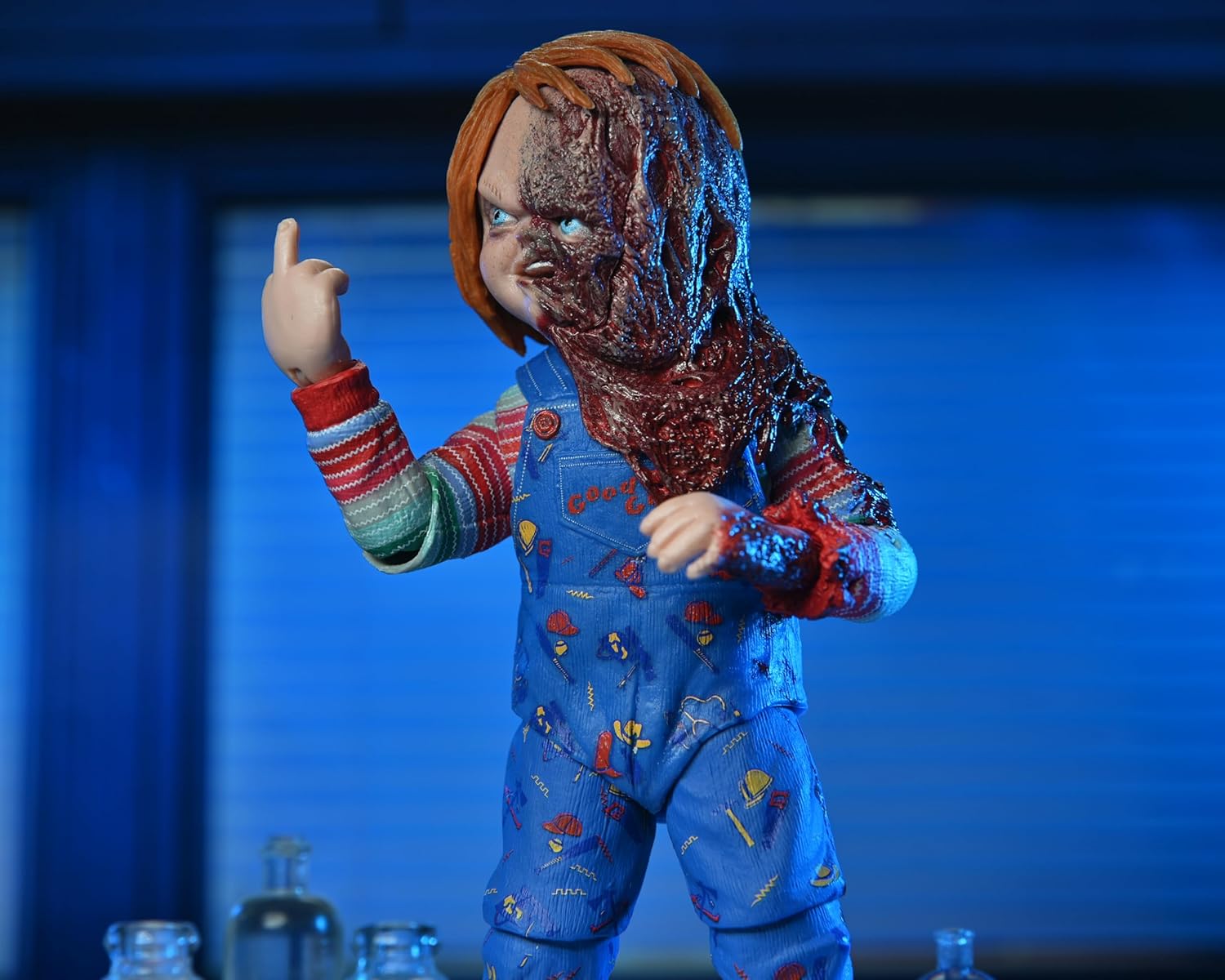 NECA – Figura de acción a escala de 7 pulgadas de Chucky (Serie de TV) Ultimate Chucky