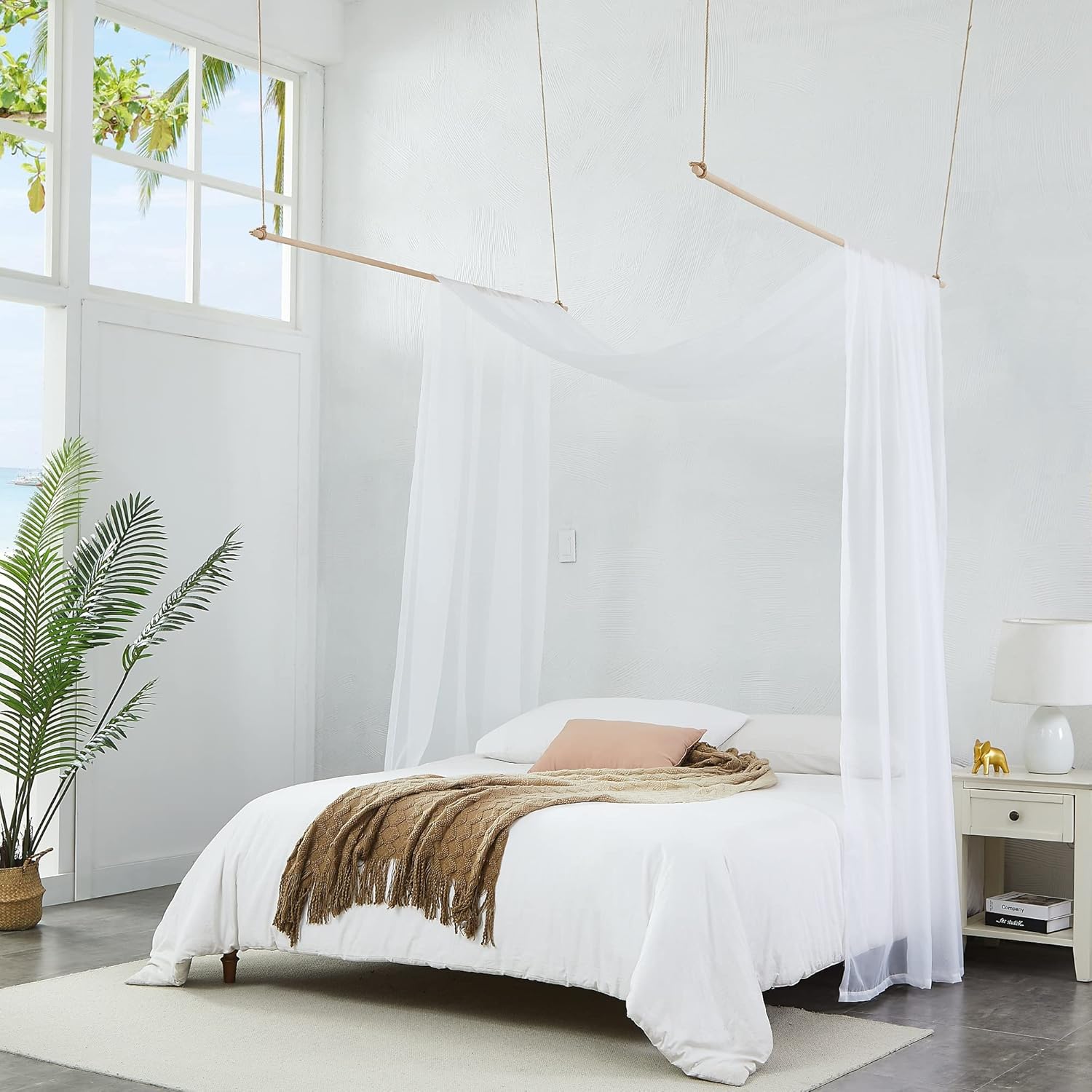 Warm Home Designs Cortinas blancas con dosel de cama de 55 x 288 pulgadas. Nuestras cortinas de cama con dosel King funcionan muy bien como toldo