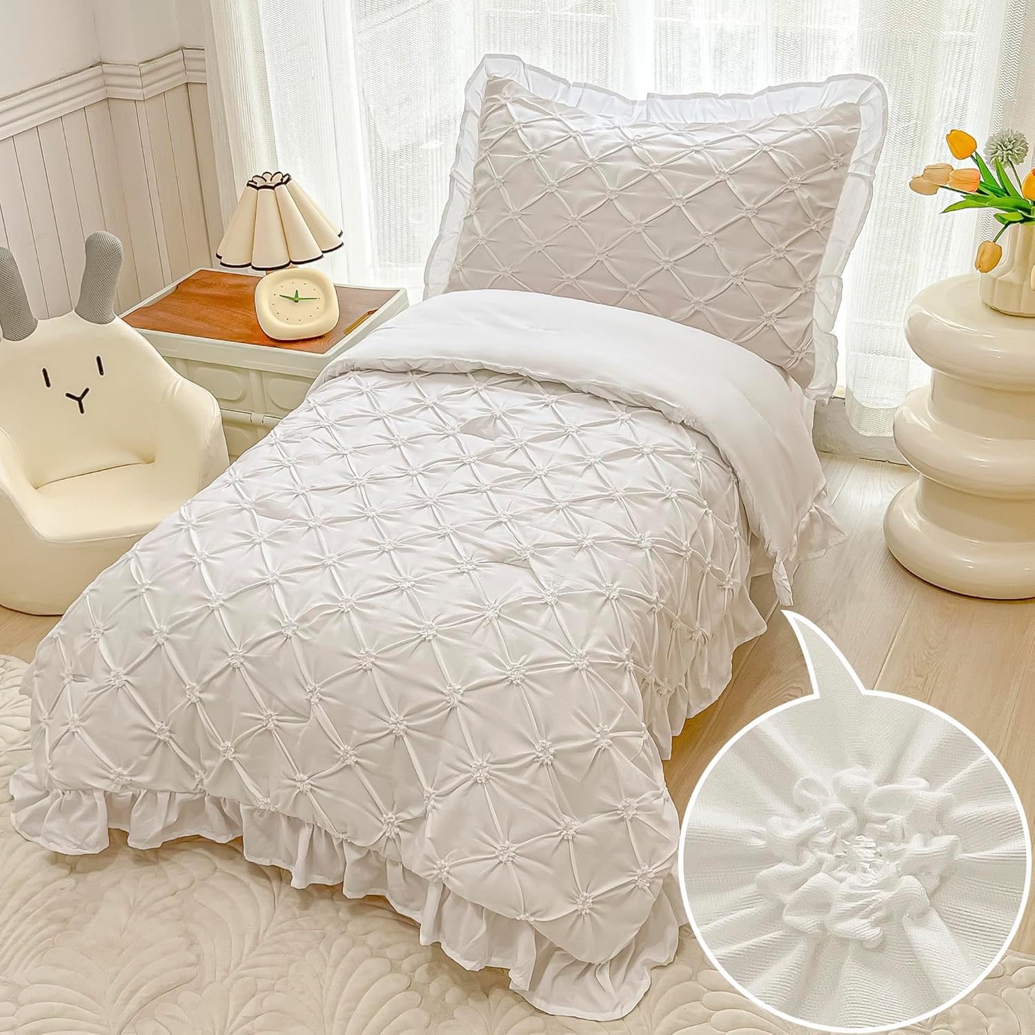 VIVILINEN Juego de ropa de cama para niñas pequeñas de 4 piezas con pliegues de color blanco fruncido floral 3D con diseño de pintuck para bebés y