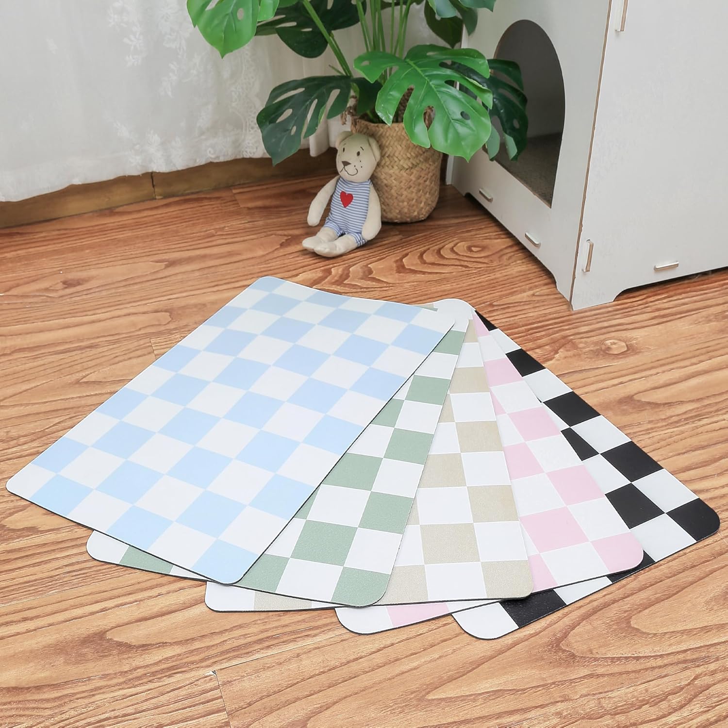 Ralxion Tapete de alimentación para perros a cuadros, absorbentes para comida y cuenco de agua, dispensador, mantel individual de tablero de ajedrez