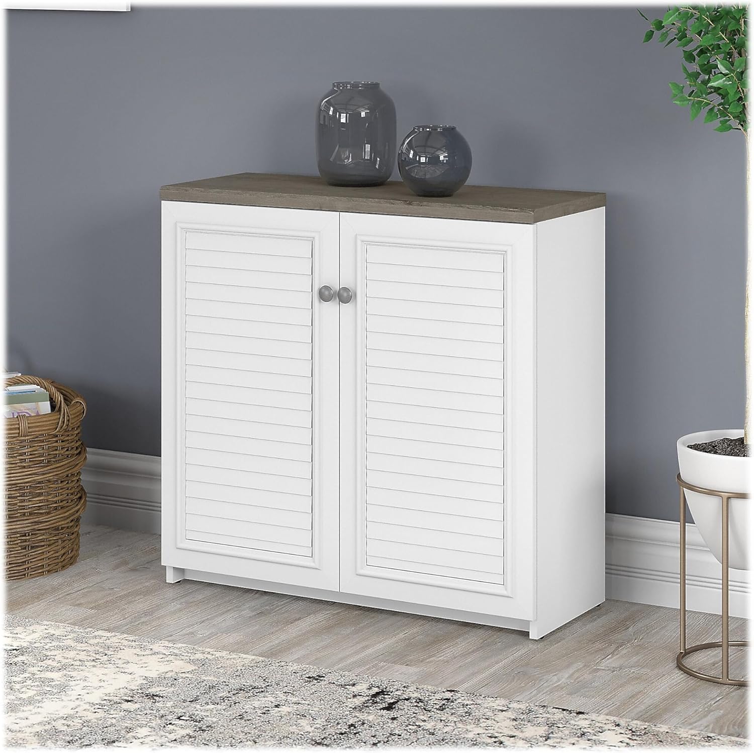 Bush Fairview – Armario de almacenamiento pequeño de 30.71 pulgadas con 3 estantes, gris Shiplap grisblanco puro (WC53696-03)