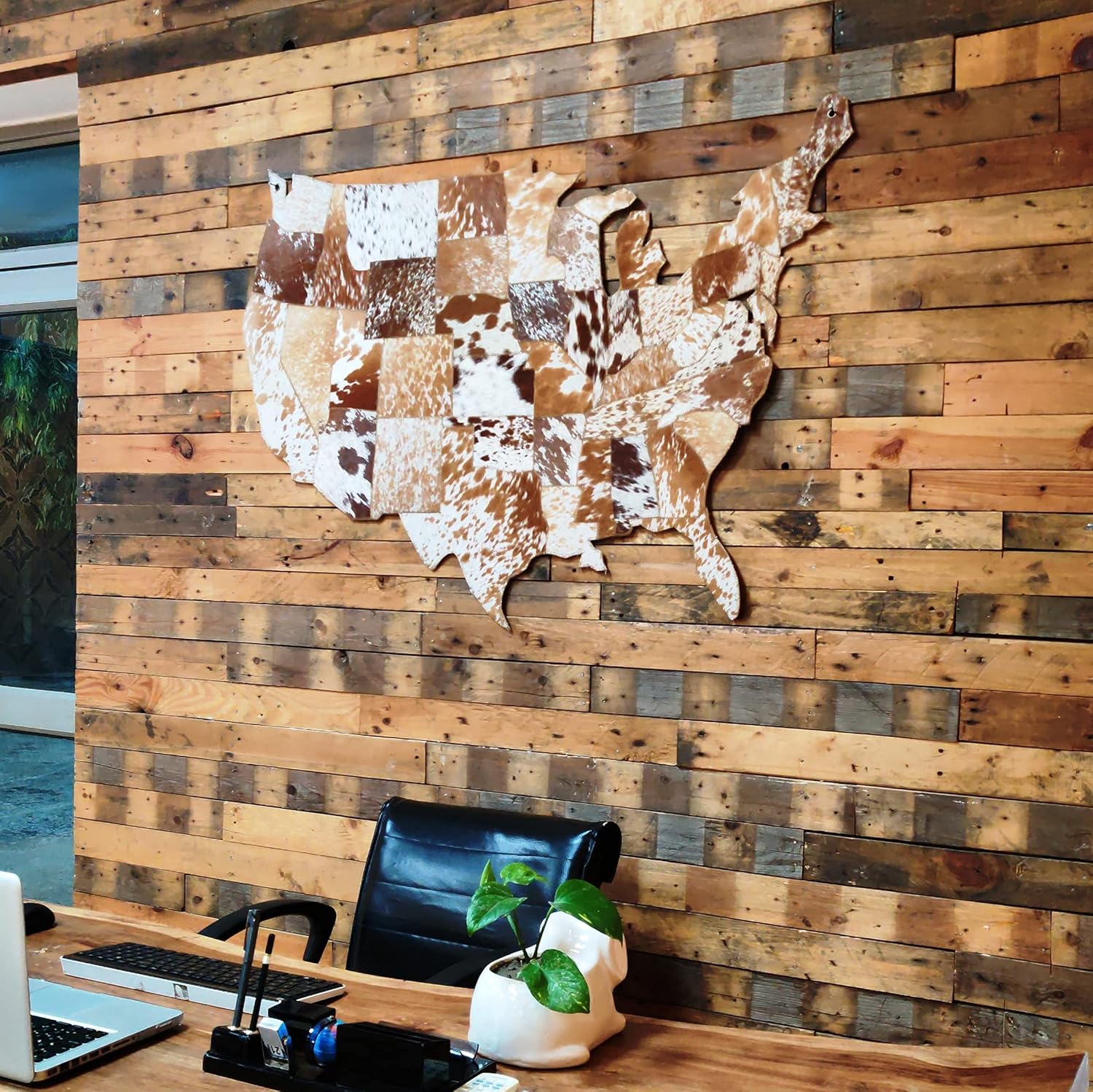 LOOMINAIRE Glory – Mapa de cuero de vaca hecho a mano para colgar en la pared de su hogar y oficina, tamaño grande 4’x3′