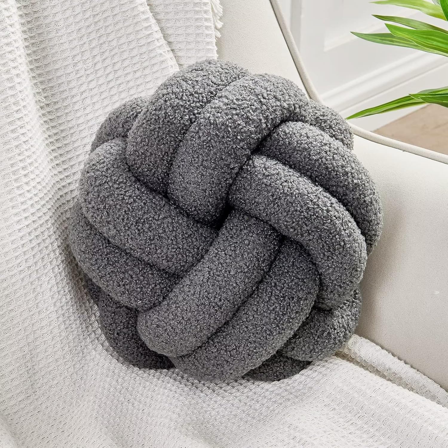 Uvvyui Bola de almohada de nudo, suave color gris oscuro, para decoración del hogar, almohada redonda de felpa hecha a mano, almohadas decorativas