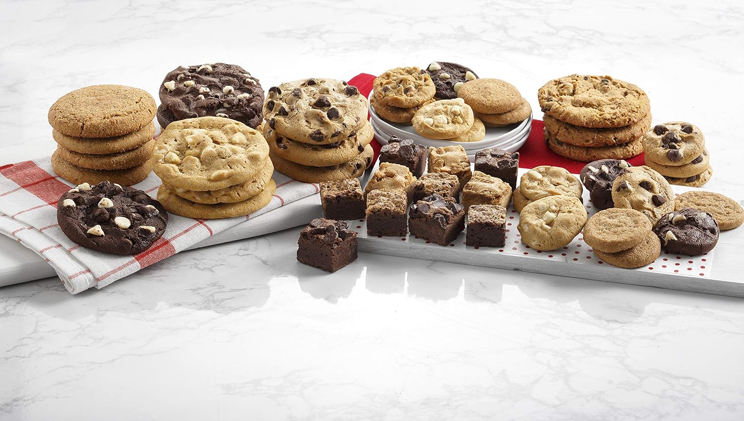 Mrs. Fields – Caja de galletas plateada, surtido con 36 galletas Nibblers tamaño bocado, 24 bocadillos de brownie y 12 galletas originales (72